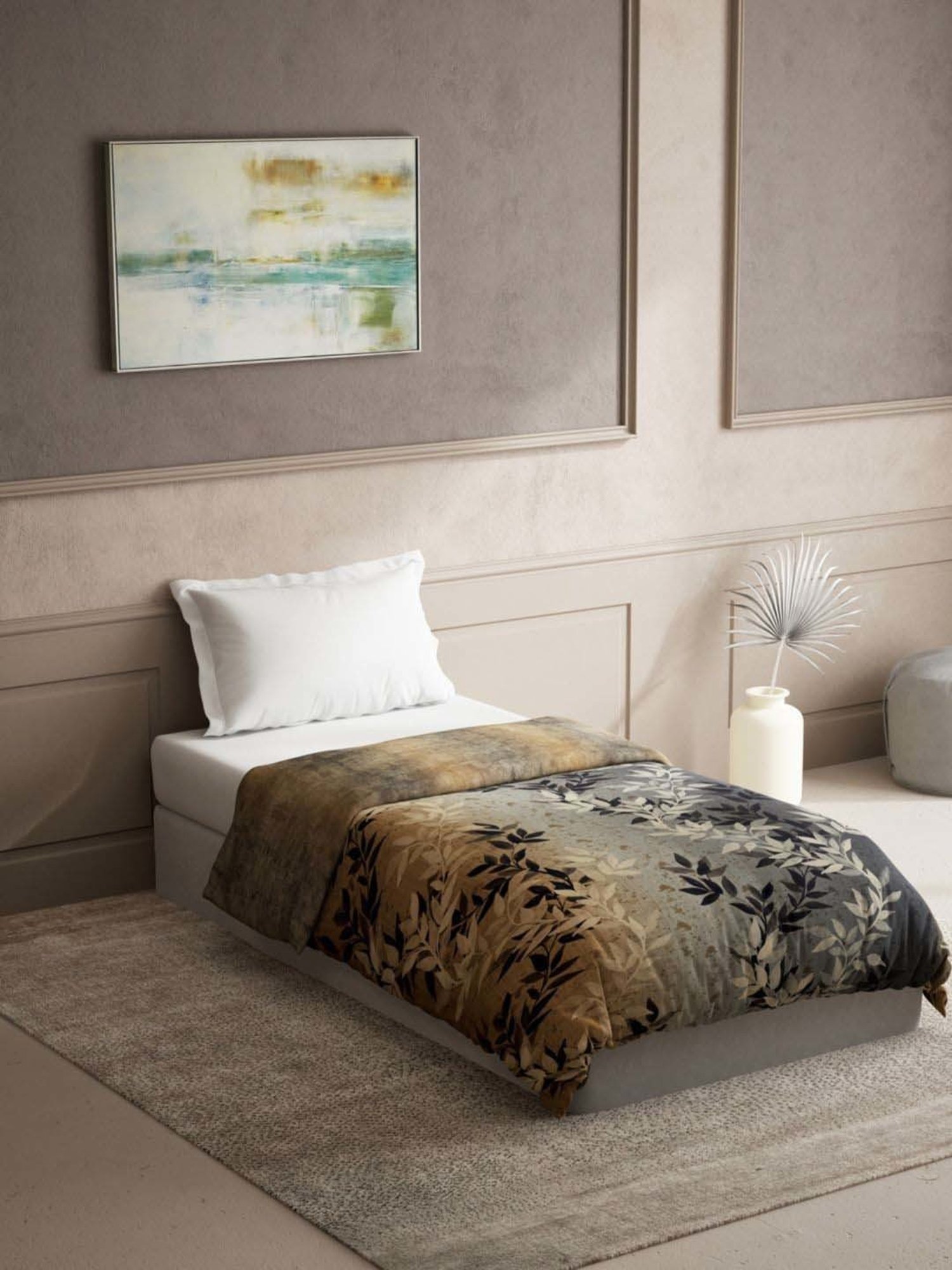 Welspun Bliss Light Silver & Blue Microfibre 120 GSM Shell Double Bed Quilt