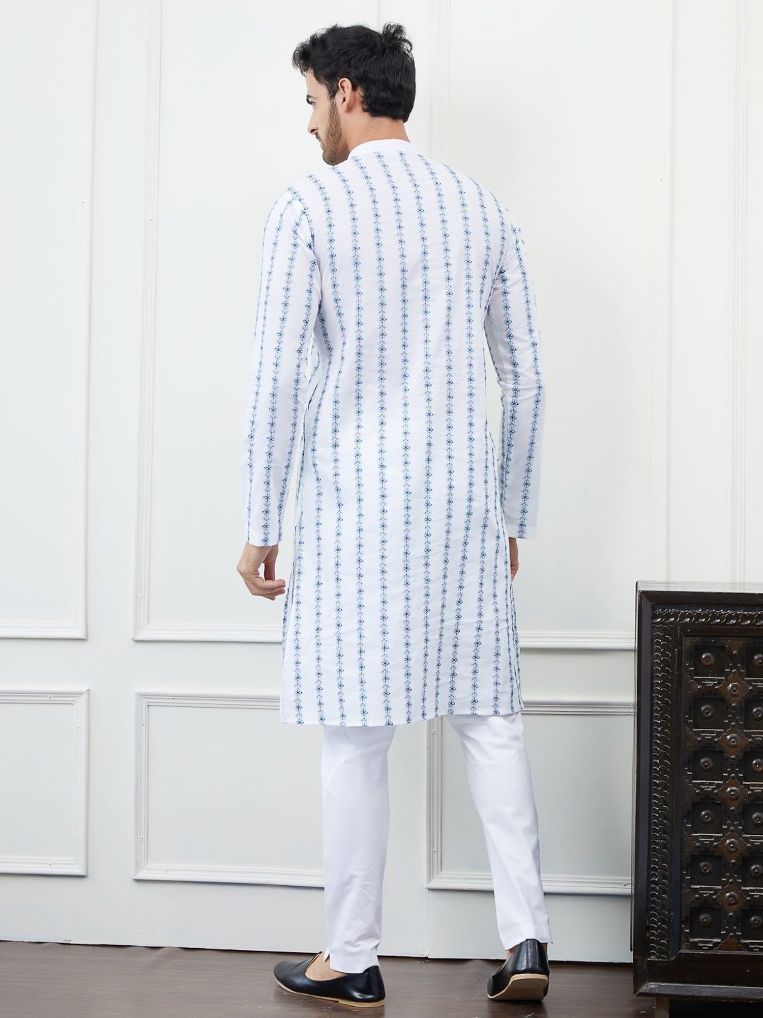 See Designs White & Blue Cotton Regular Fit Chikankari Kurta