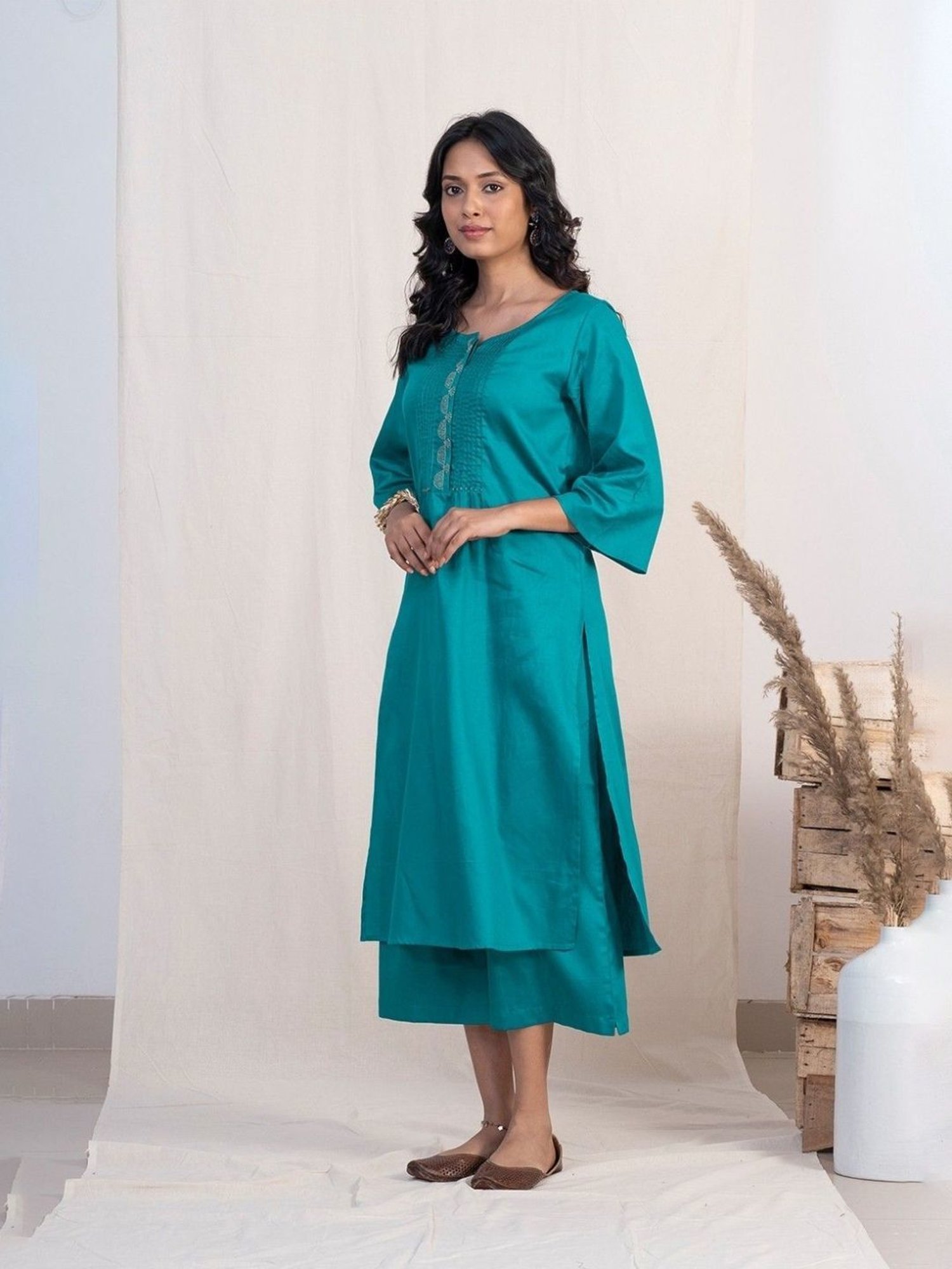 Akiso Jashn Blue Round Neck With Pintucks Set With Plazzo
