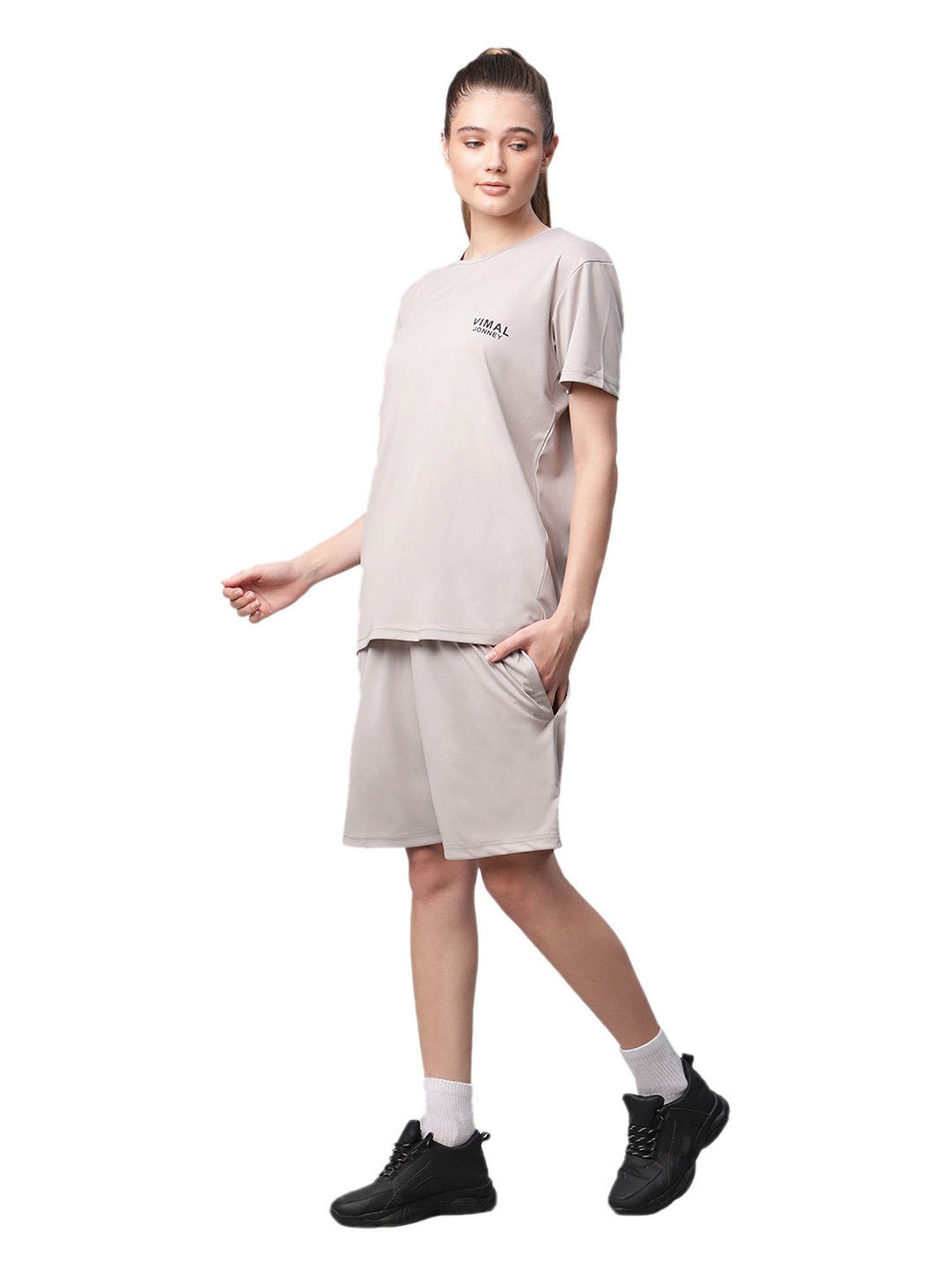 Vimal Jonney Light Grey Regular Fit T-Shirt With Shorts