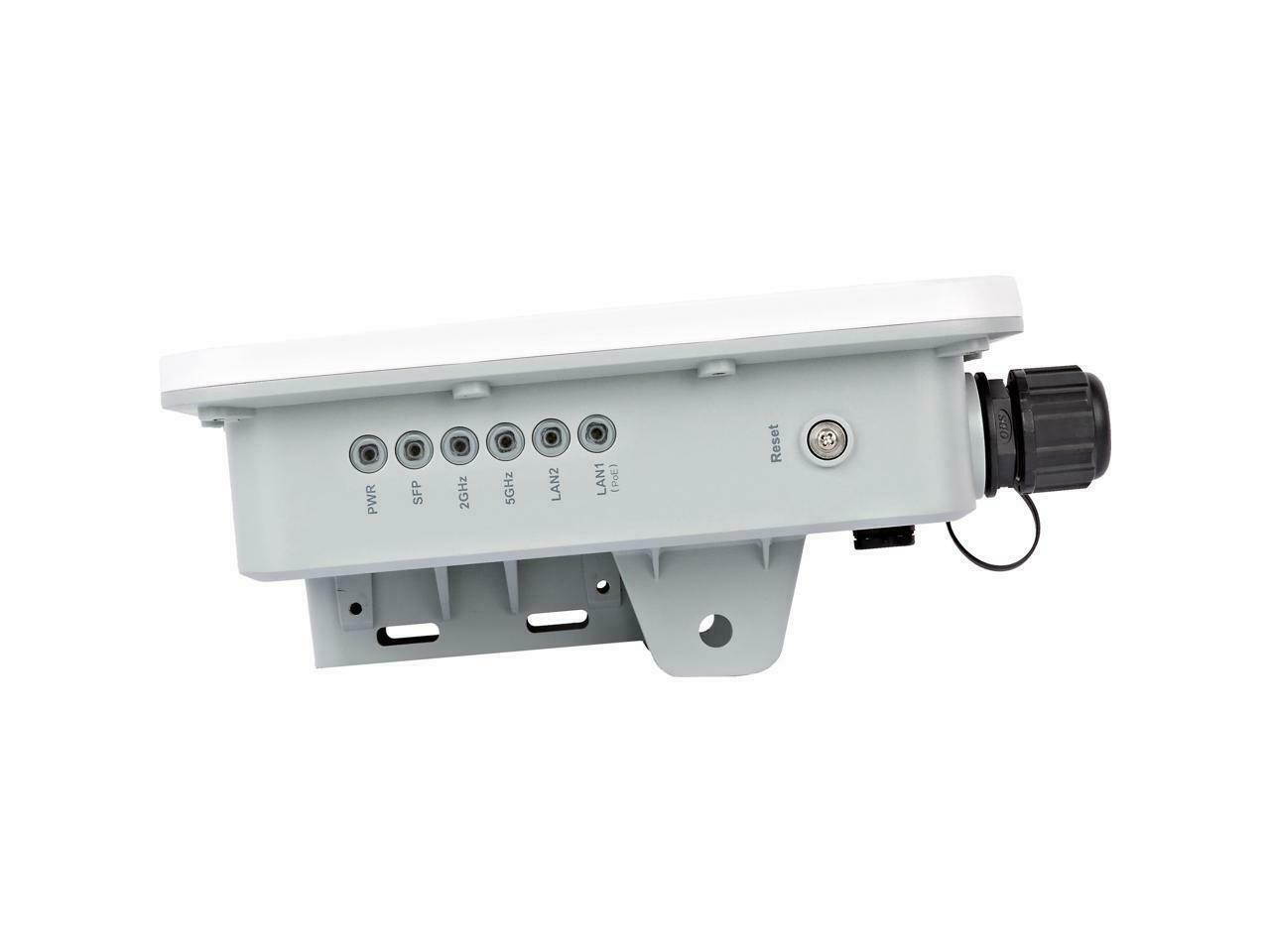 5 PORT AND 1 SFP PORT. IP67 WATER RESISTANCE, AND 802.3AF POE POWERED. REGION CO
