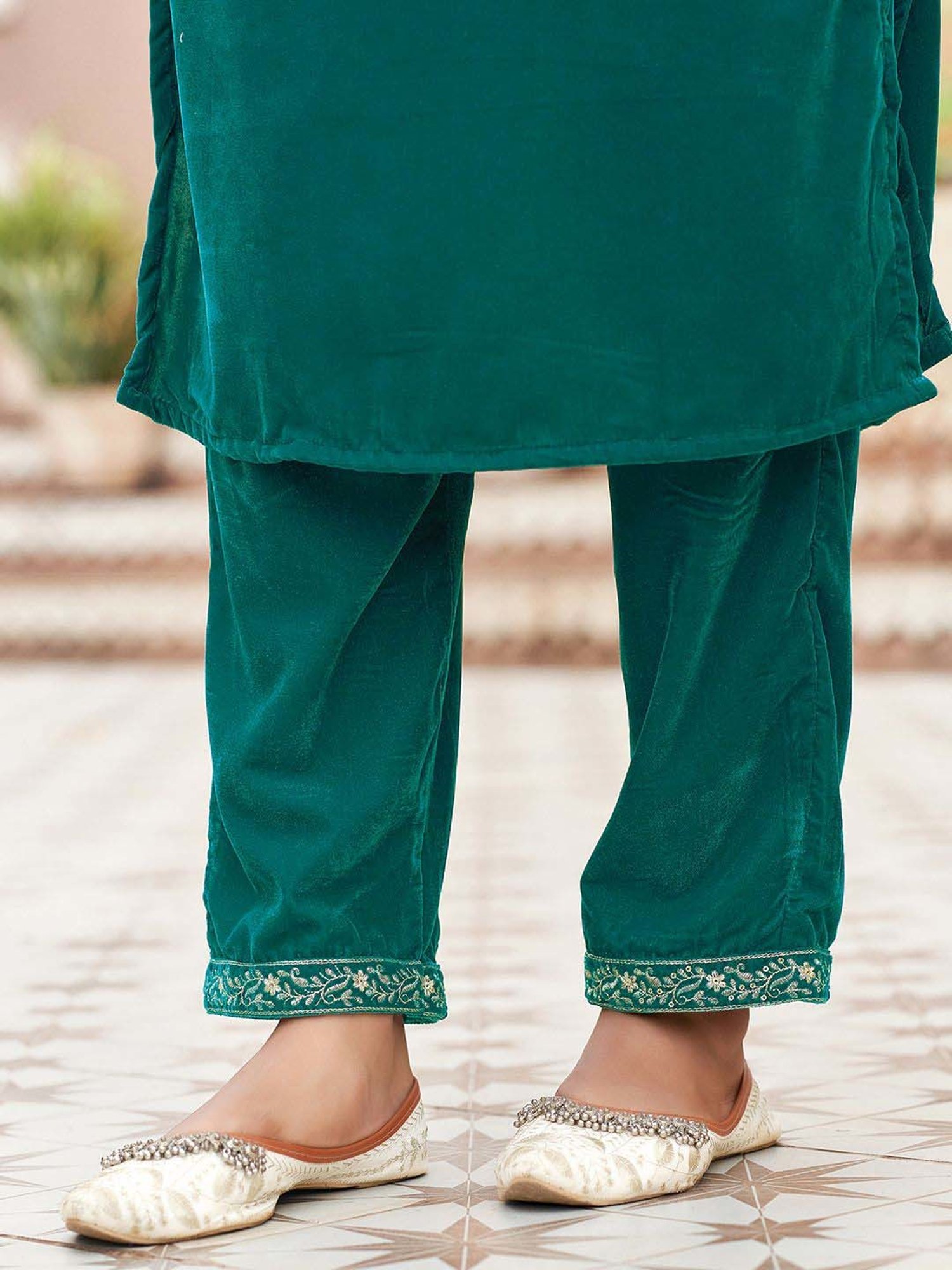 Skylee Green Embroidered Kurta Pant Set With Dupatta