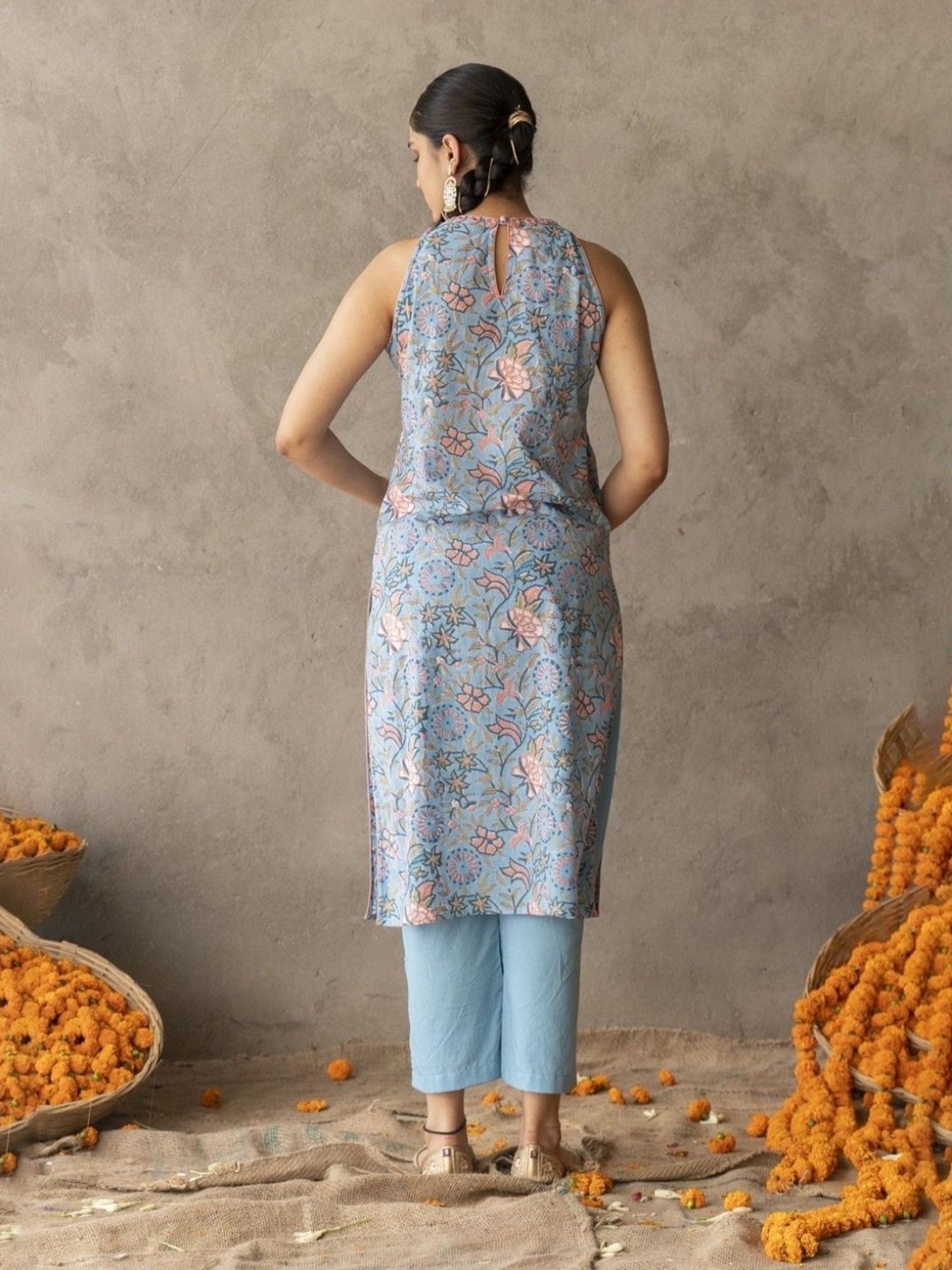 Akiso Reet Blue Block Printed And Embroidery Detailed Straight Fit Sleevless Kurta