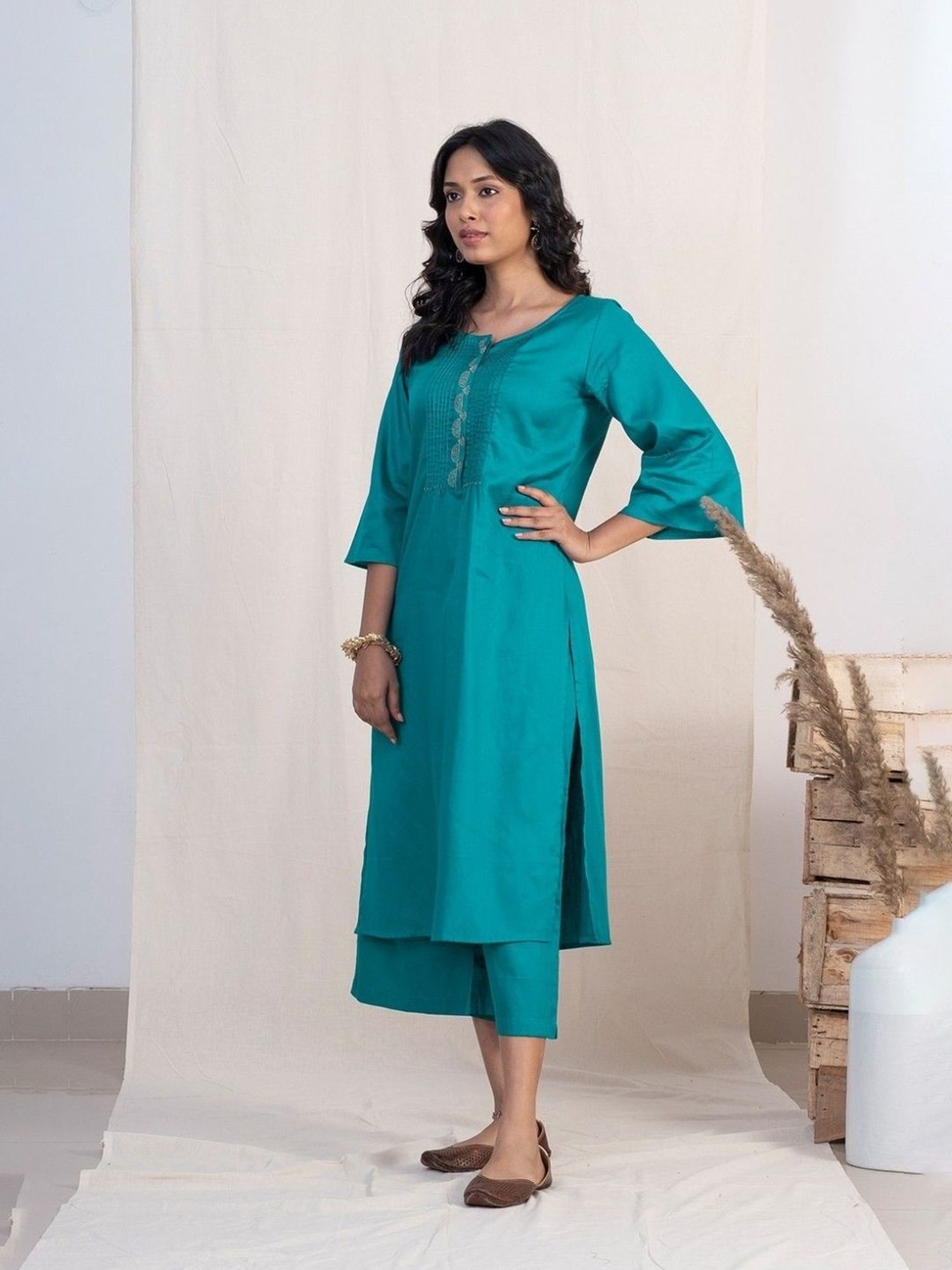 Akiso Jashn Blue Round Neck With Pintucks Set With Plazzo And Green Dupatta