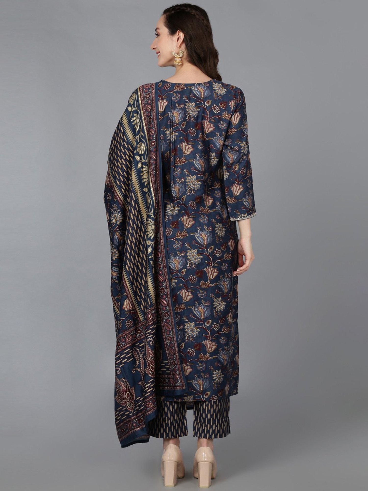 Vaamsi Blue Embroidered Kurta Pant Set With Dupatta