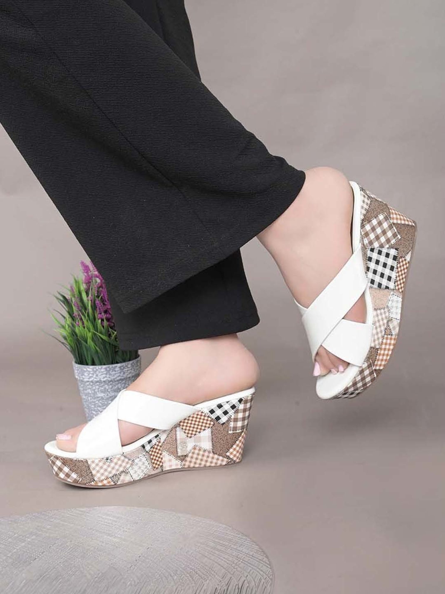 Pelle Albero Women's White Cross Strap Wedges