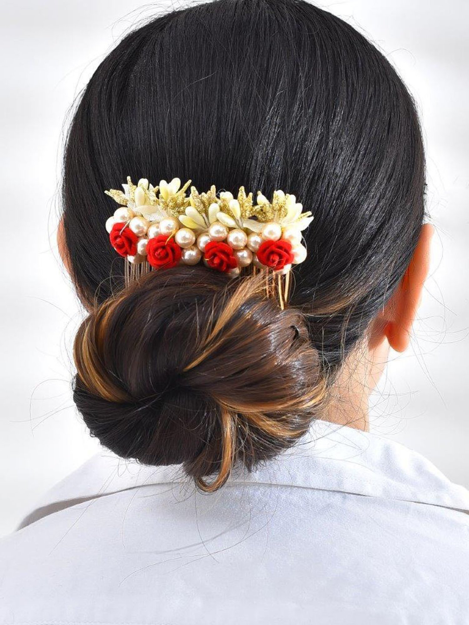OOMPH White Pearls Wedding Hair Band