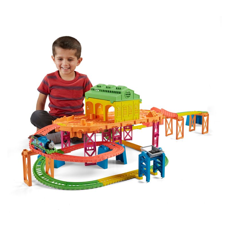 Thomas & Friends TrackMaster Hyper Glow Station