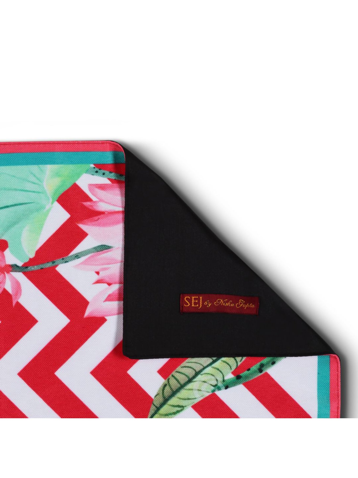 Table Runner with 4ct Placemats - Bullseye's Playground™