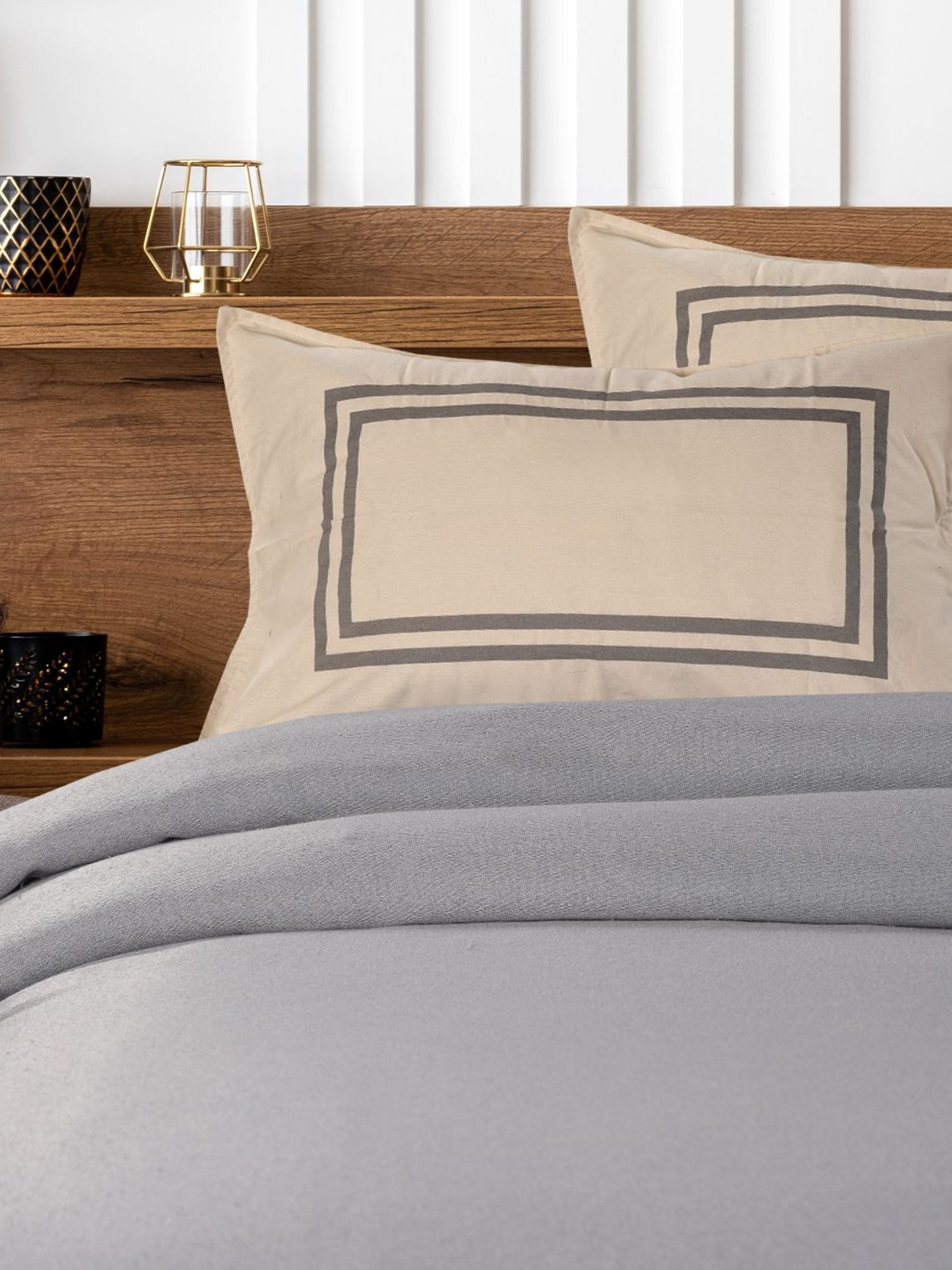 Saral Home Abstract Grey 155 TC Cotton King Sized Bed Sheet with 2 Pillow Covers