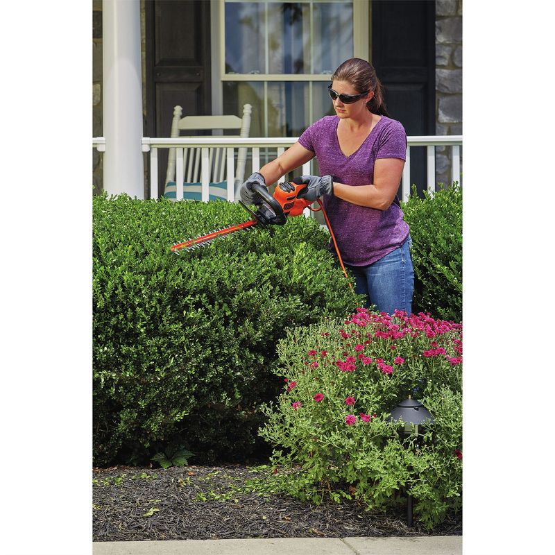 Black & Decker BEHT200 18 in. Electric Hedge Trimmer