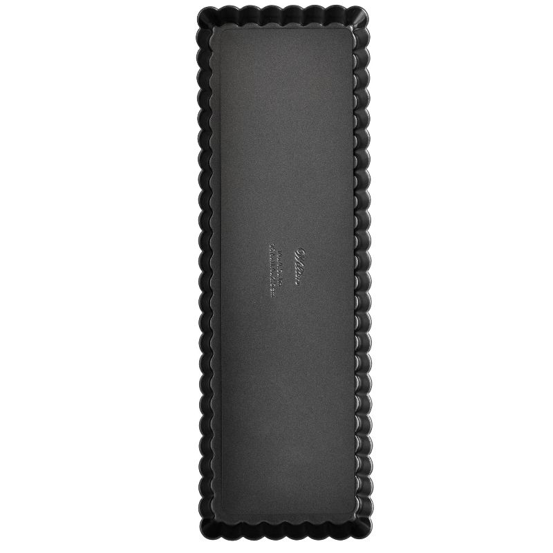 Nordic Ware Natural Aluminum Commercial Hi-Dome Covered Pie Pan