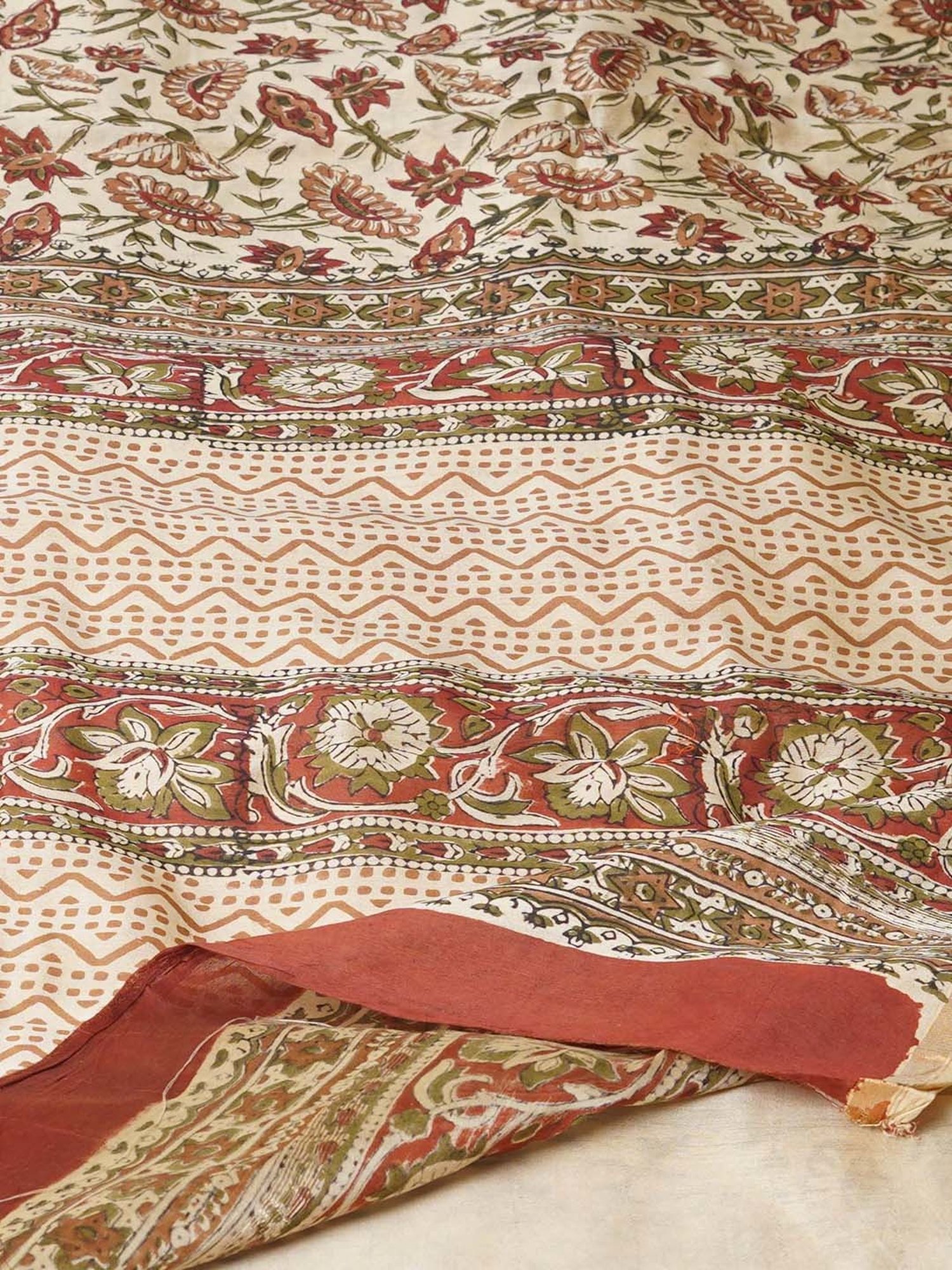 Unnati Silks Cream Printed Saree With Unstitched Blouse