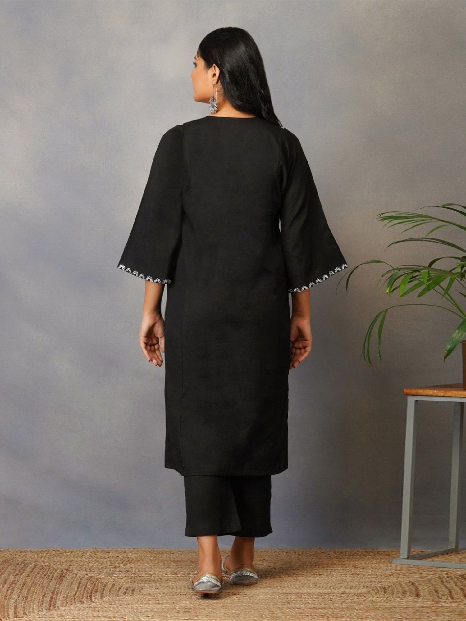 Akiso Bakhair Black Phiran Style Kurta With Zari Embroidery Set With Pants