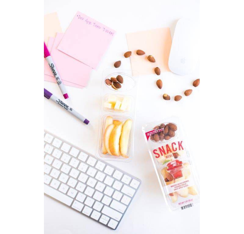 Crunch Pak Snack Medley: Apples, Salted Almonds, & White Cheddar - 3oz