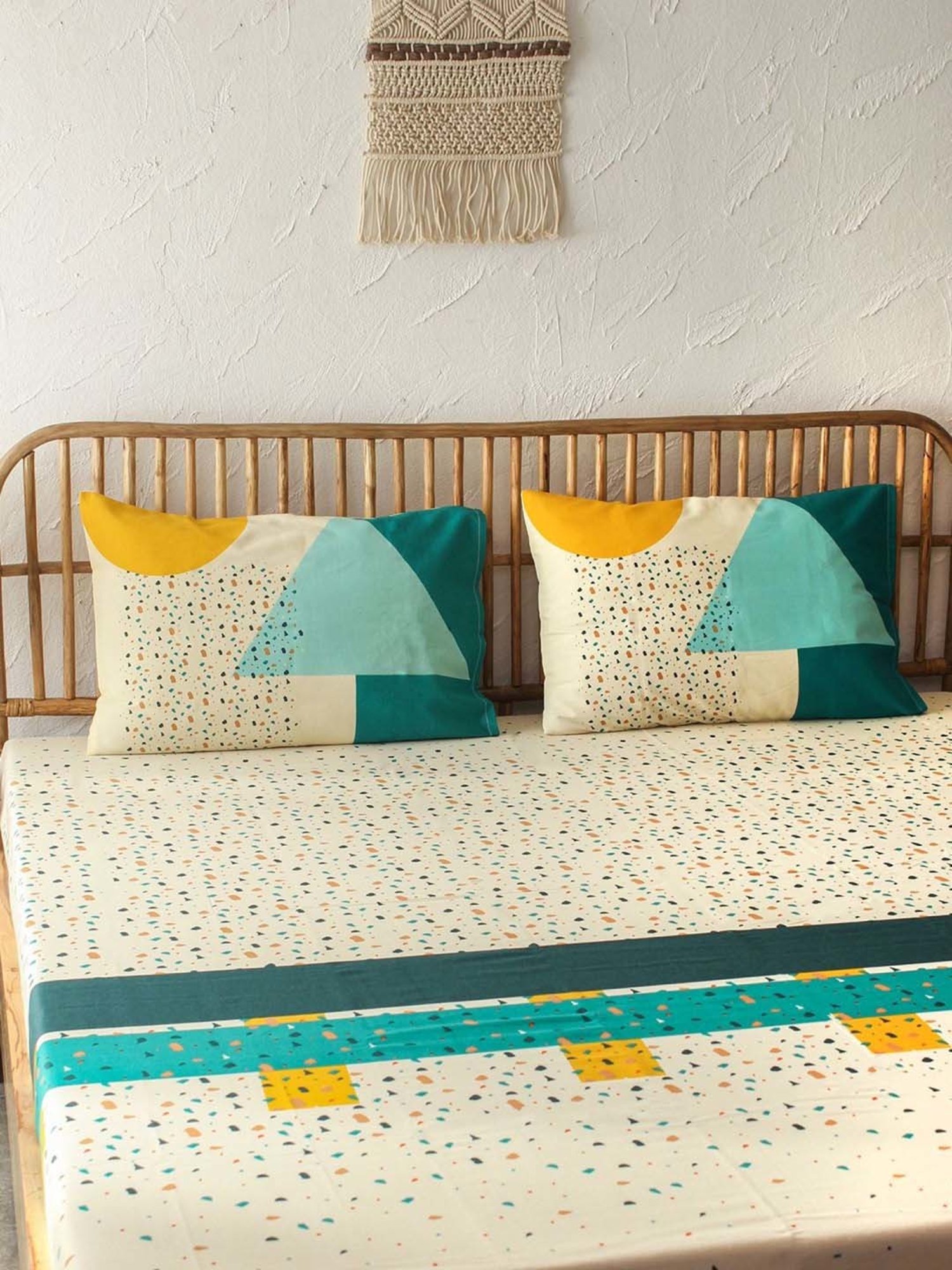 House This Multicolor Akriti 144 TC Poly Cotton Double Bed Sheet with 2 Pillow Covers