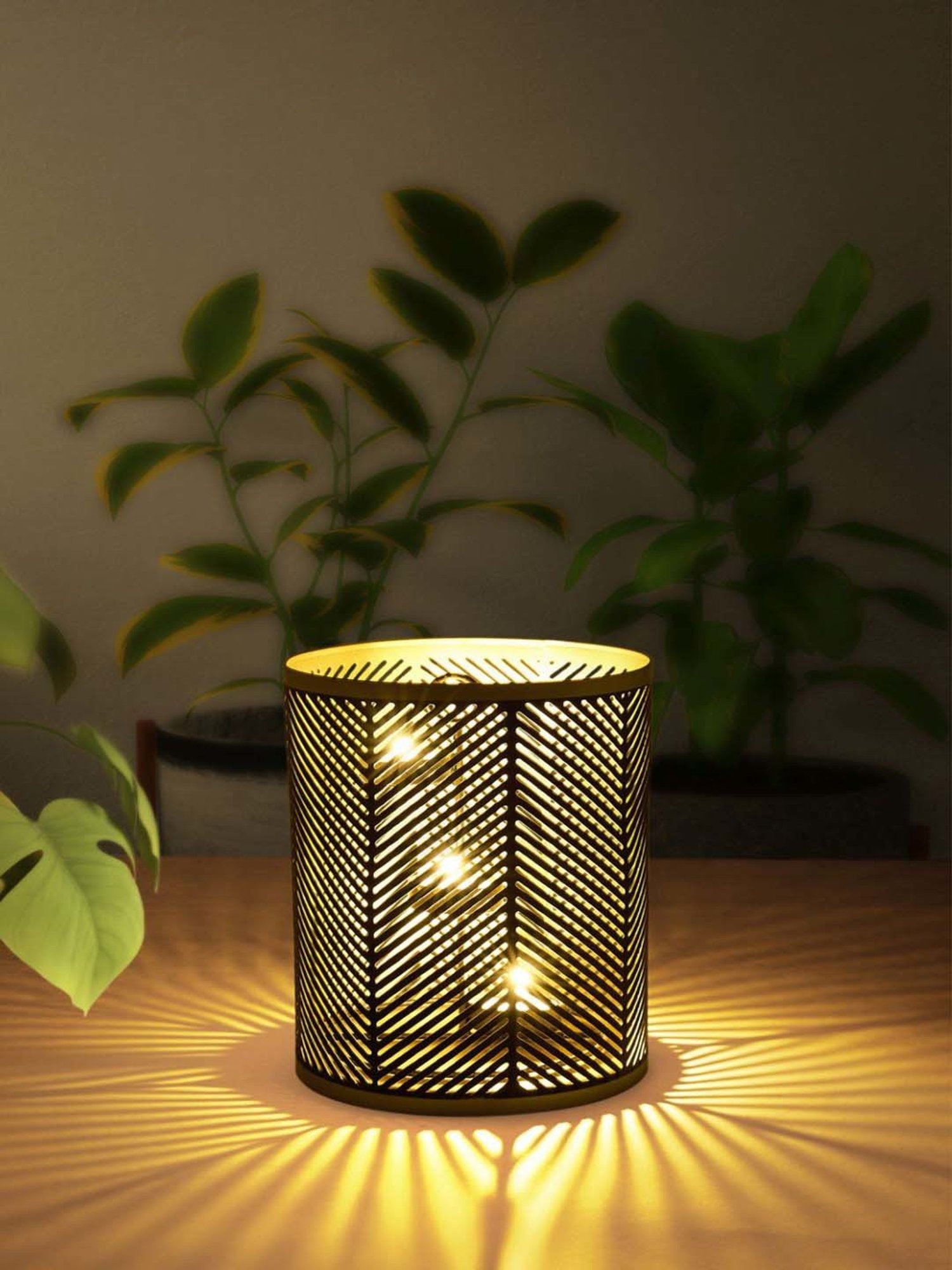 Darice Pack of 2 Cleveland Vintage Lighting Edison Style E12S Base Flame Candelabra Bulbs