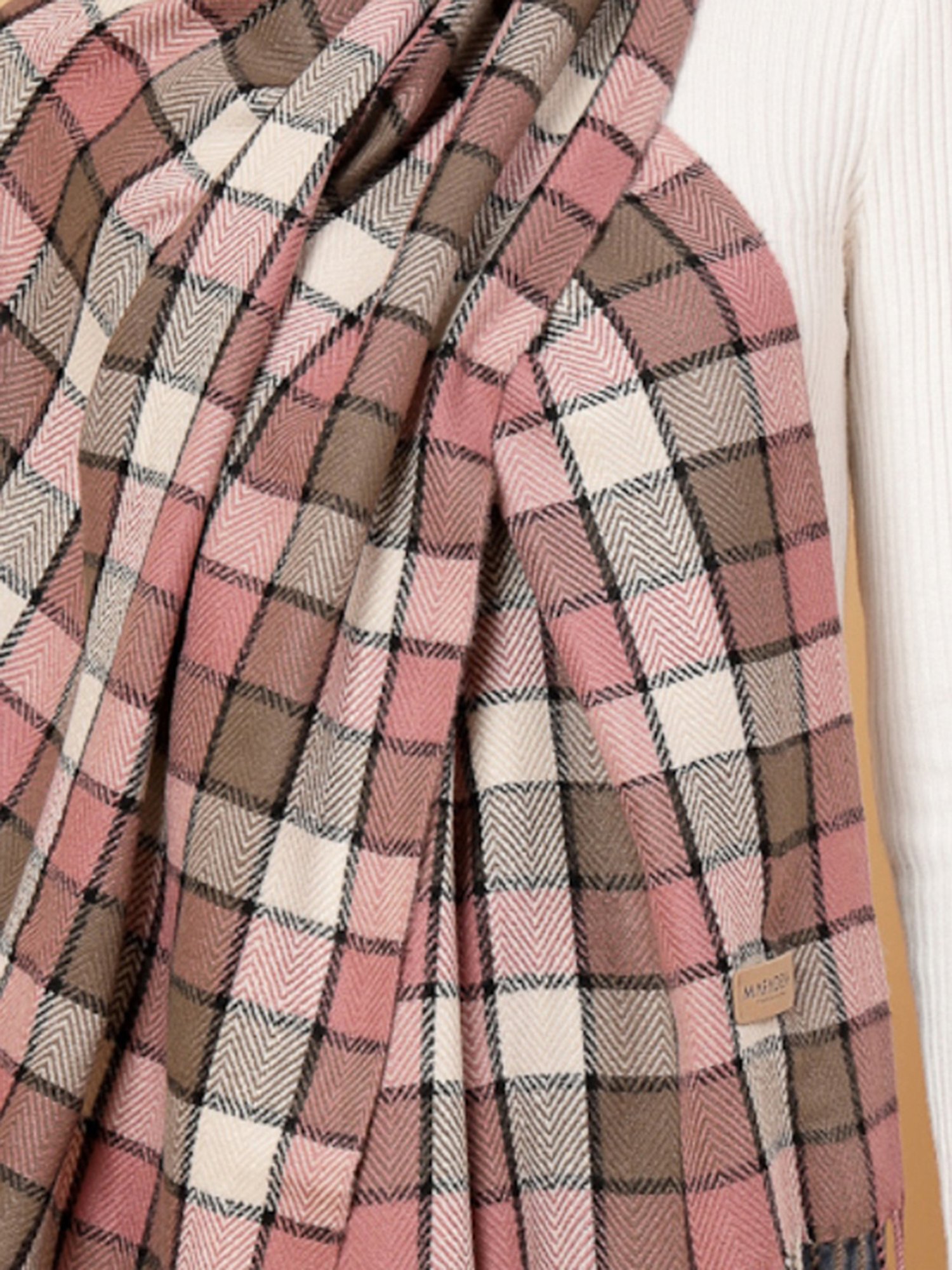 Mafadeny Peach Checks Stole