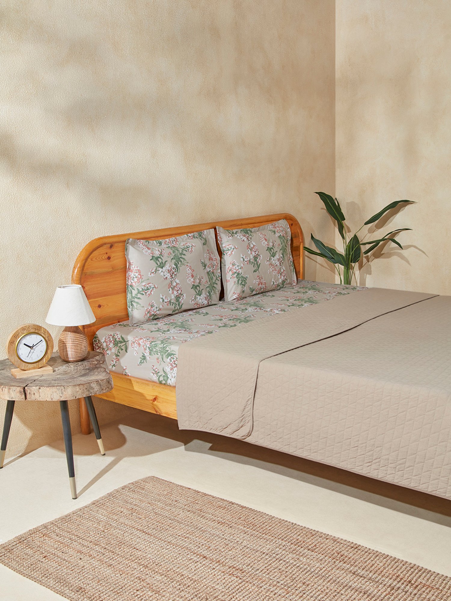 DDECOR Live beautiful Geometric Insignia Dove 210 TC Cotton Comforters - Set of 3