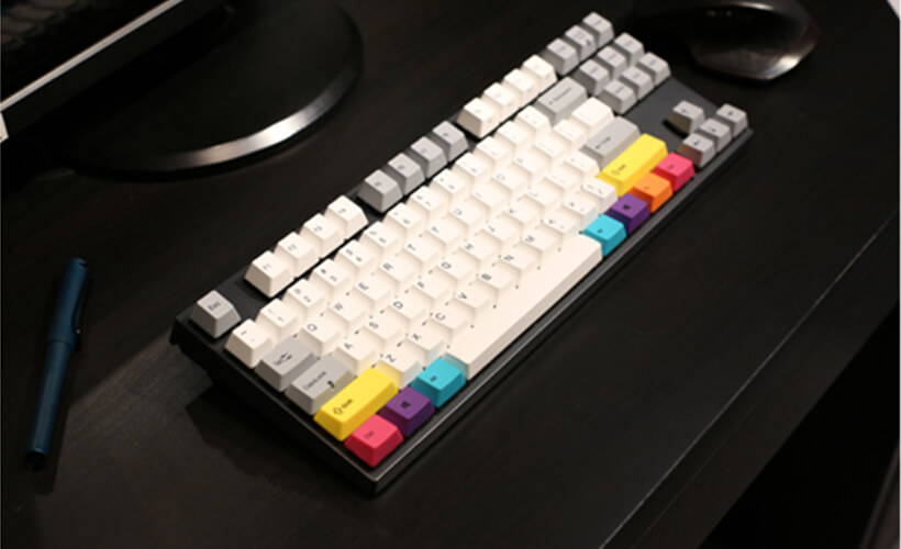 2, 60% Wired/Wireless Mechanical Keyboard (Kailh Box Brown Switch/White Case) - Full Keys Programmable - True RGB Backlit - Tap Arrow Keys - Double Shot PBT Keycaps - NKRO - 1900mAh Battery