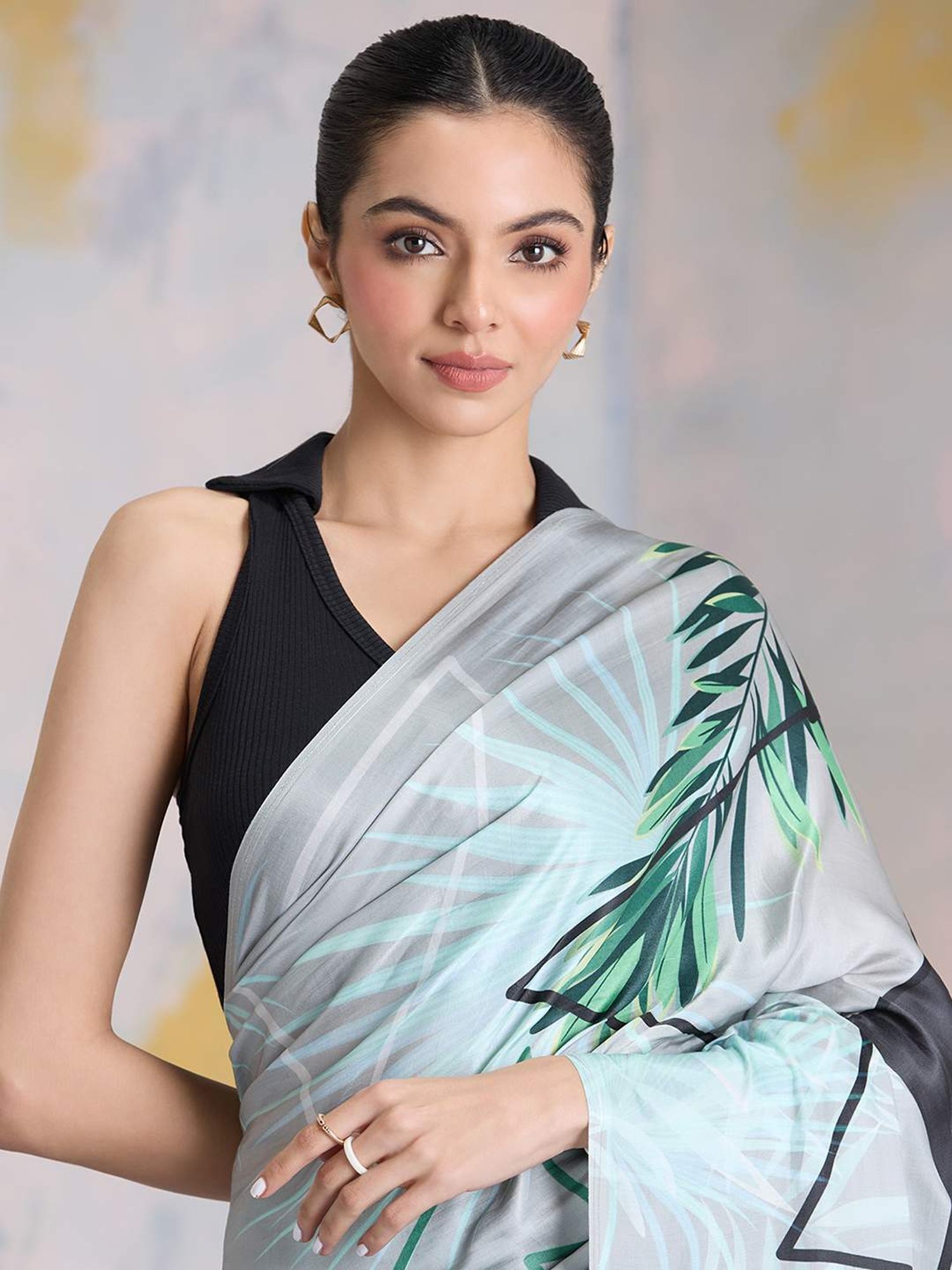 navyasa by liva Grey & Green Printed Saree With Unstitched Blouse