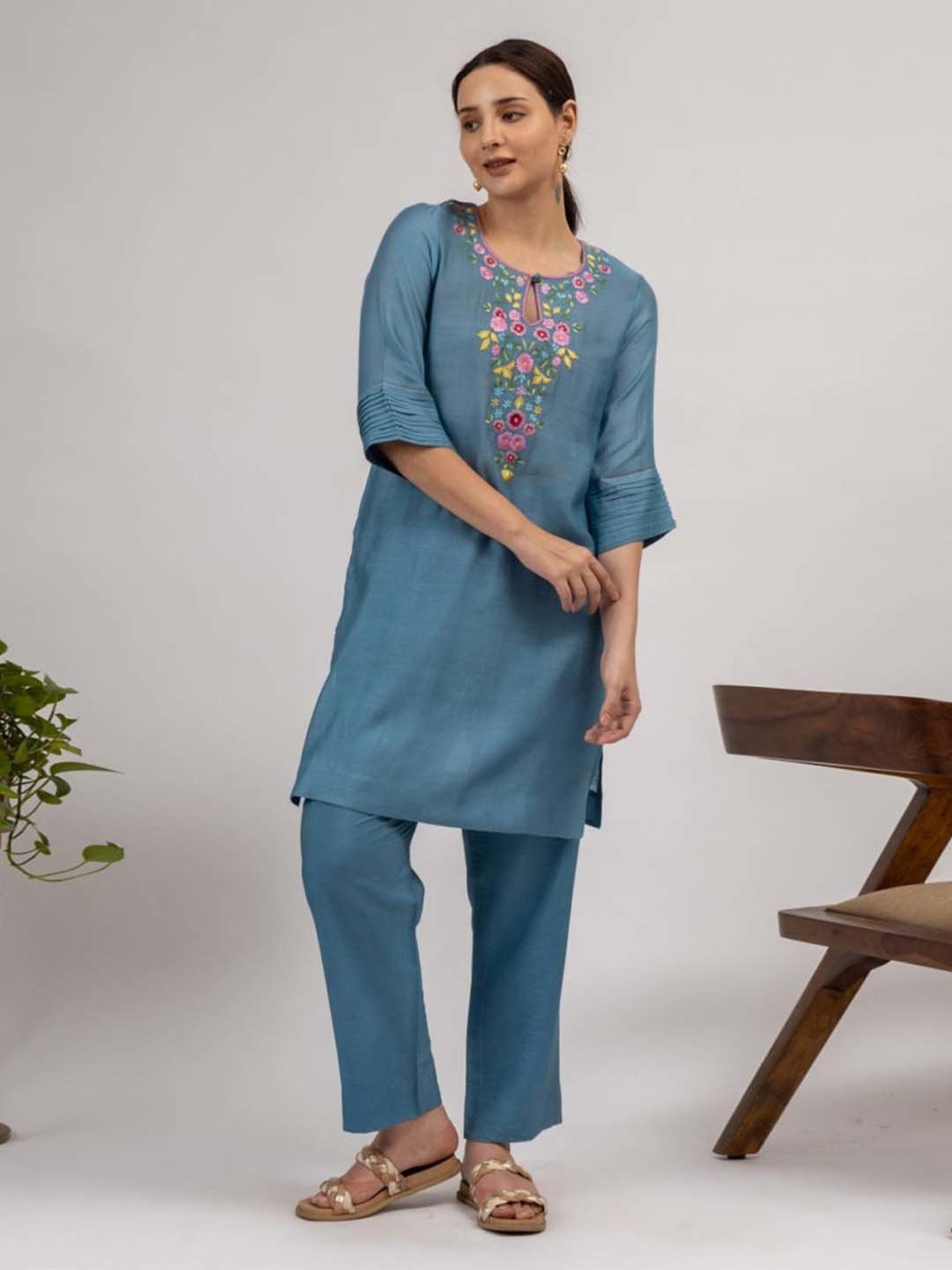 Mushio Blue & Grey Carmen Floral Embroidered Hand Woven Maheshwari Silk Kurta With Slip
