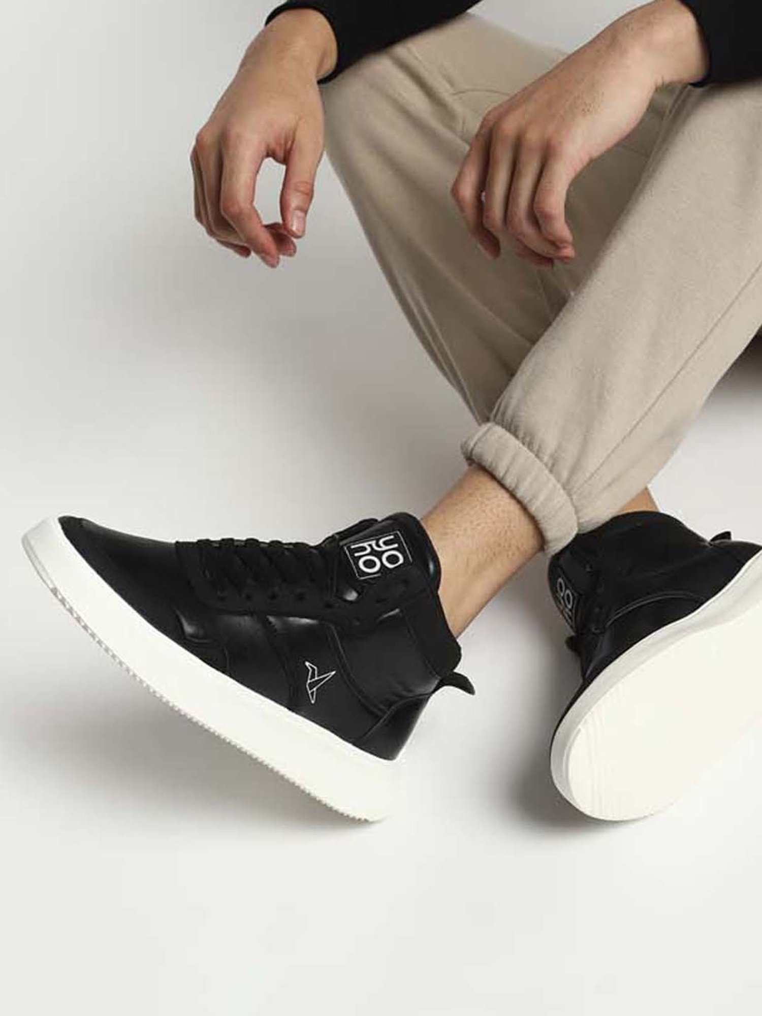 Yoho Men's Black Casual Sneakers