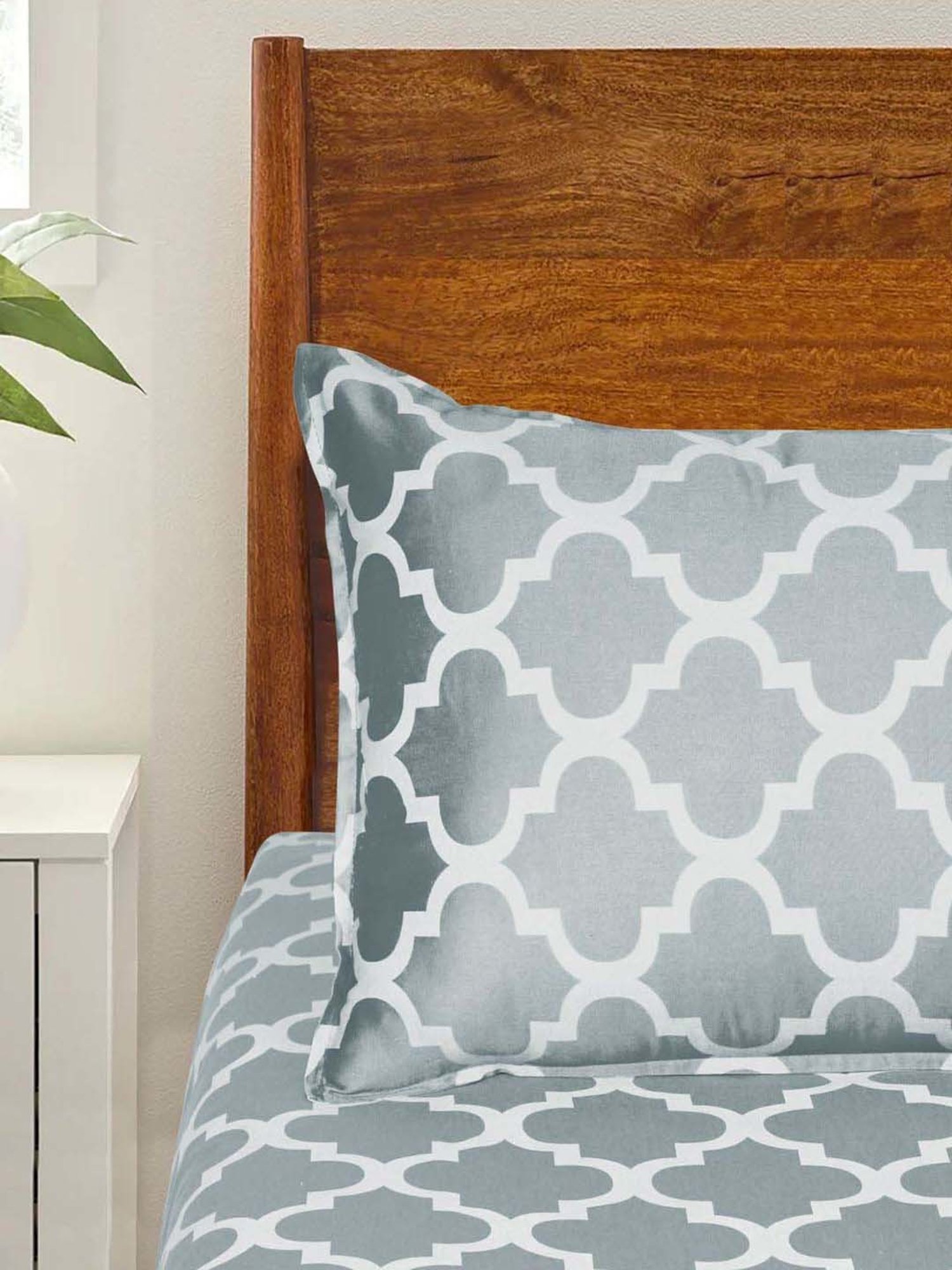 Saral Home Easy Living Grey Cotton Tangier Soft Self Pattern Queen Bed Sheet With Pillow Covers