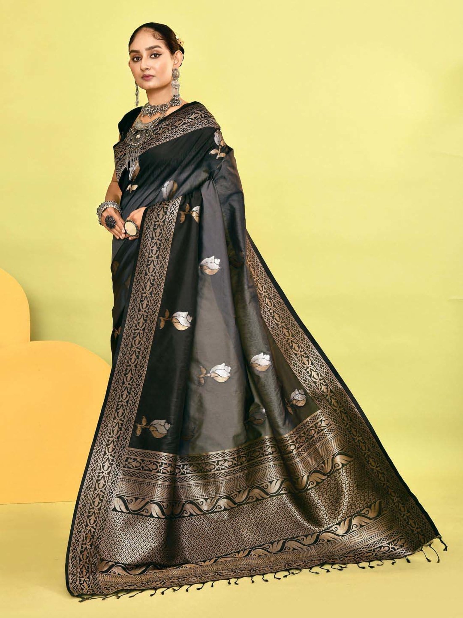 Elora Grey Silk Woven Saree With Unstitched Blouse