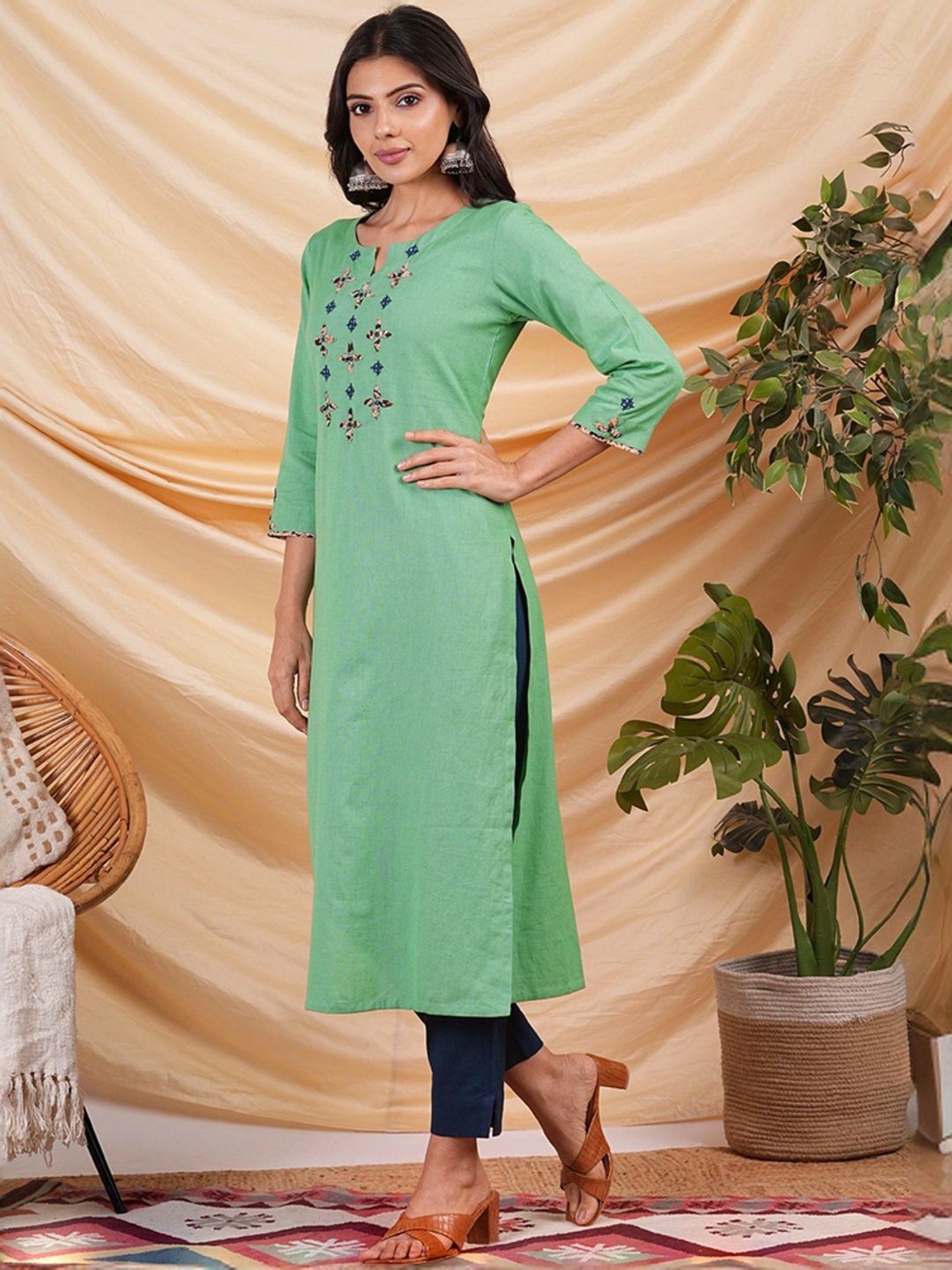 Kami Kubi Green Cotton Embroidered Straight Kurta