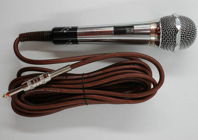 Metal Vocal Moving Coil Dynamic Professional Microphone System 6.5mm jack 5m Cable HI-FI Delity Uni-directional Mic For Karaoke