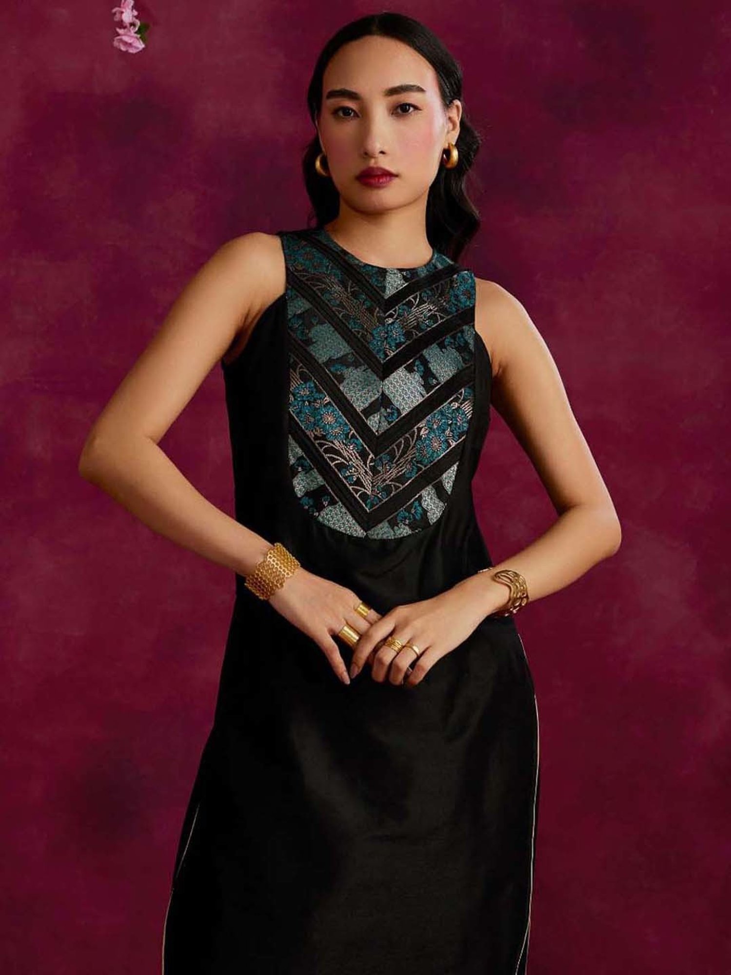 Abhishti Black Cotton Woven Pattern Straight Kurta