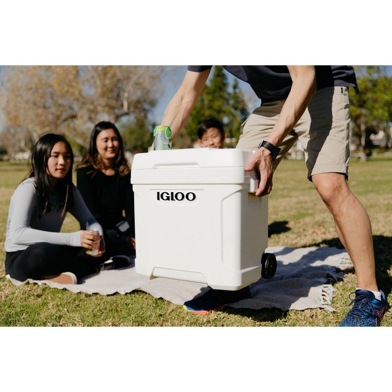Igloo Latitude 30qt Roller Marine Cooler