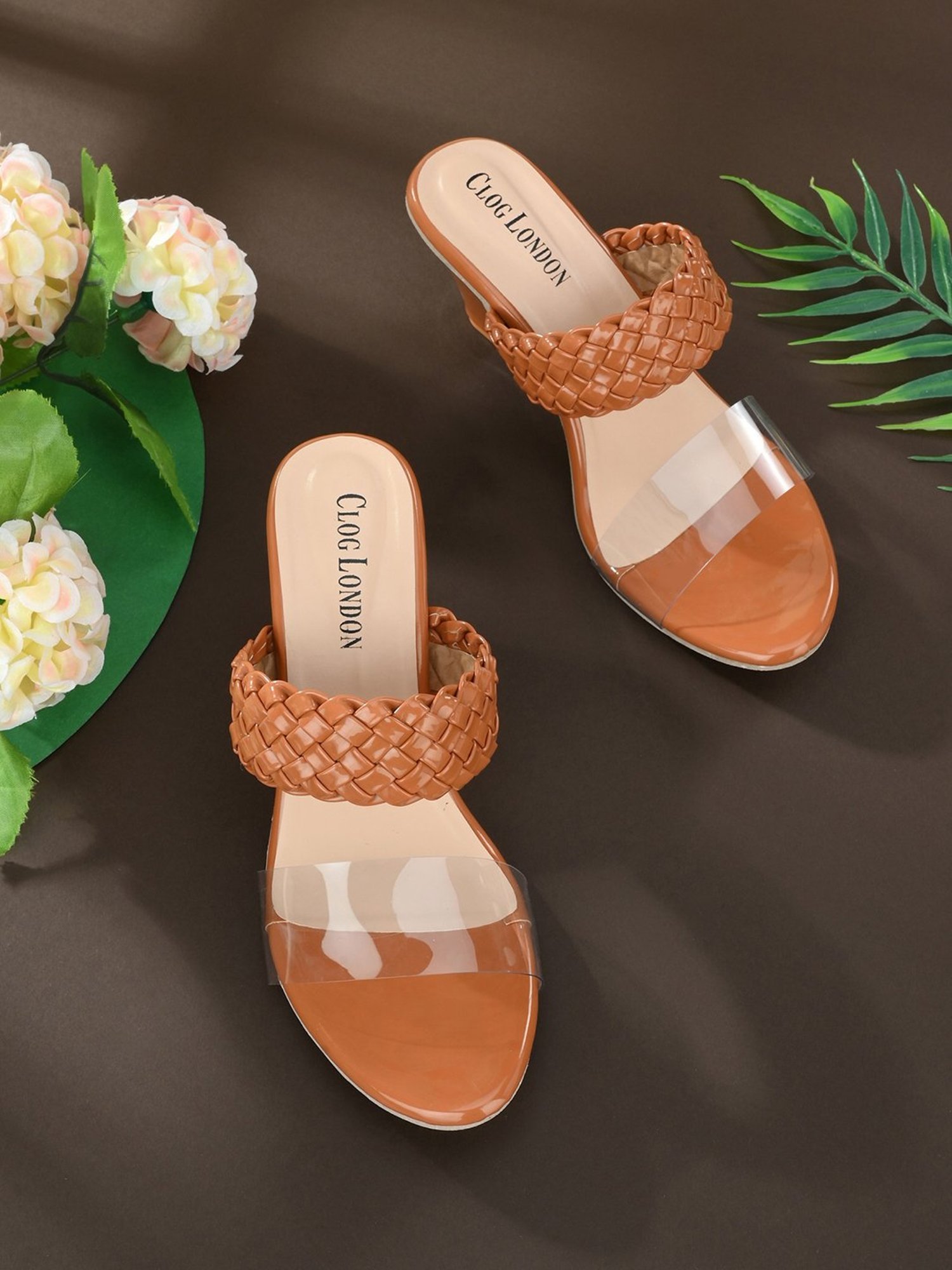 Clog London Women's Tan Casual Sandals