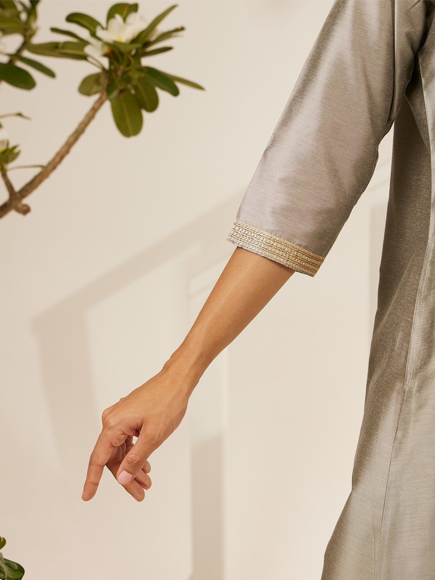 Daali Grey Viscose Mandarin Collar 3/4 Sleeves Blooming Mood Kurta with Two Pockets