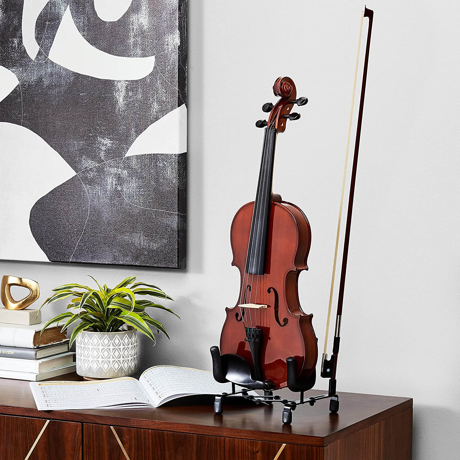 AmazonBasics Beginner Violin Bundle, Full Size, Solid wood,Natural - Bow, Strings, Strap, Tuner, Rosin, and Case