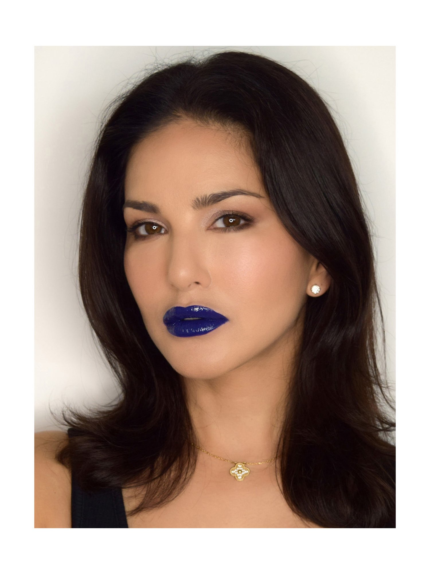 StarStruck By Sunny Leone Lipstick+Lip Gloss+Liner Lip Kit Sapphire - Pack of 3