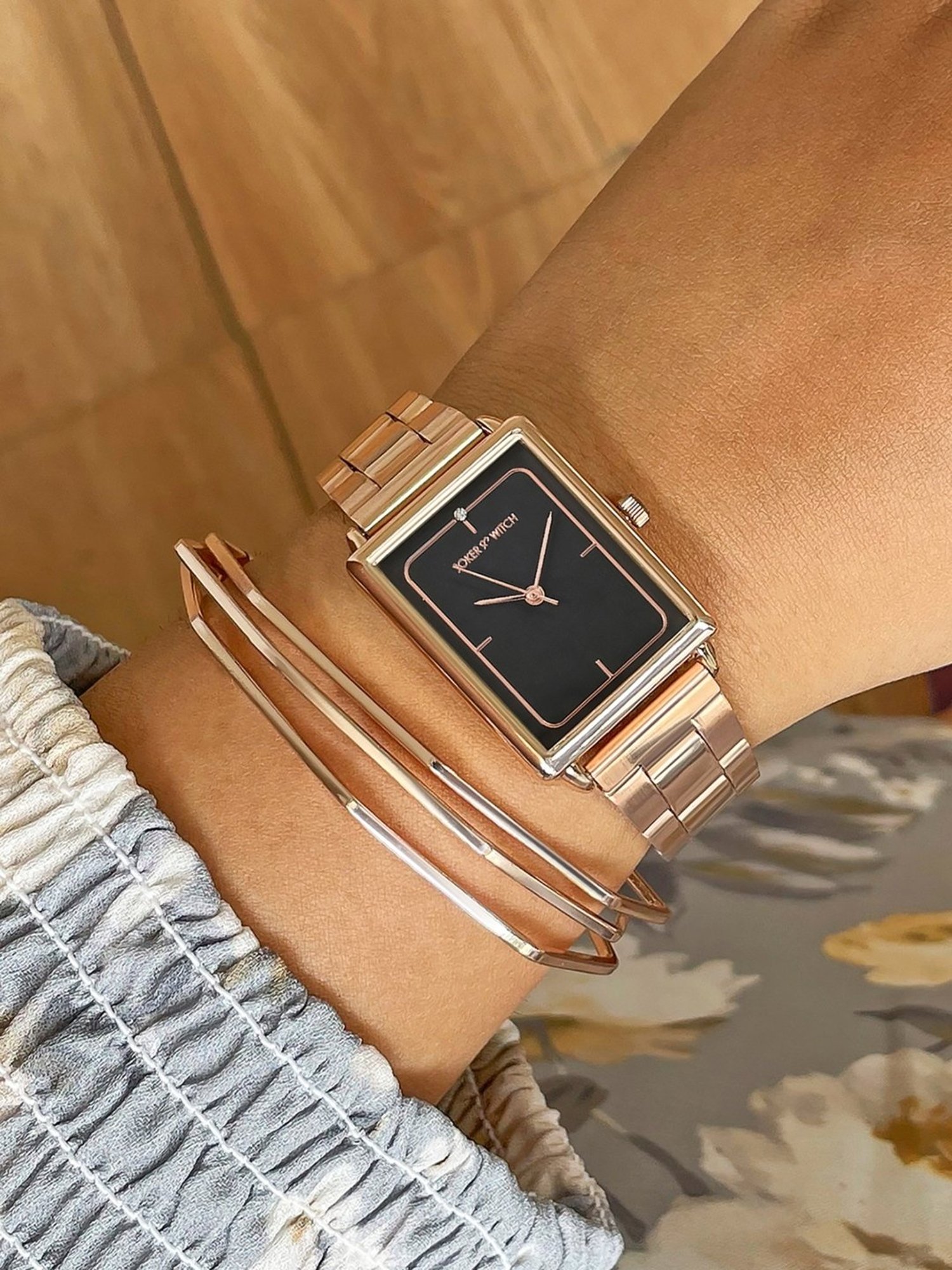 Joker & WItch JWBS776 Analog Watch for Women With Bracelet