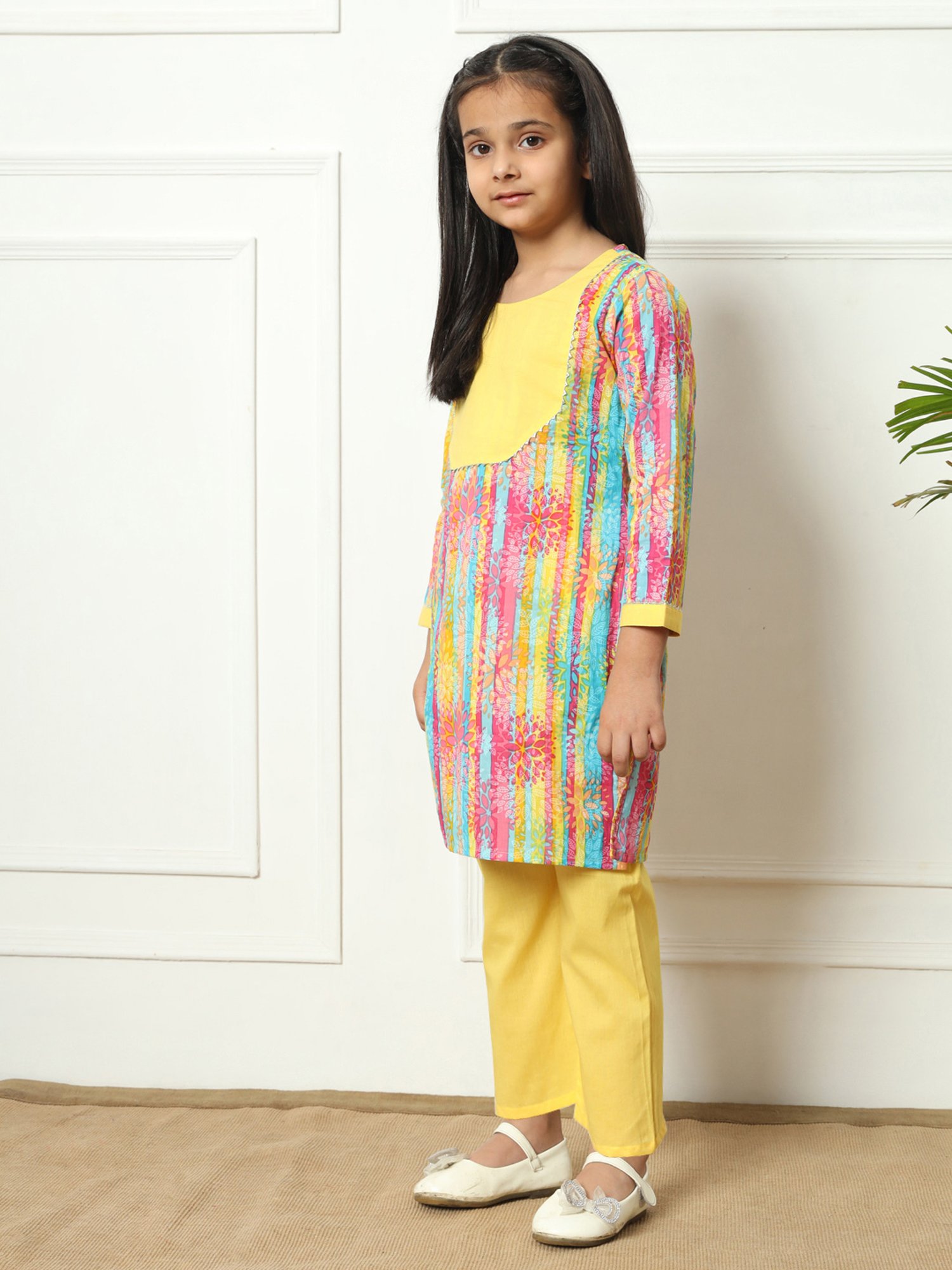 READIPRINT FASHIONS Kids Yellow & Blue Printed Kurti with Pants