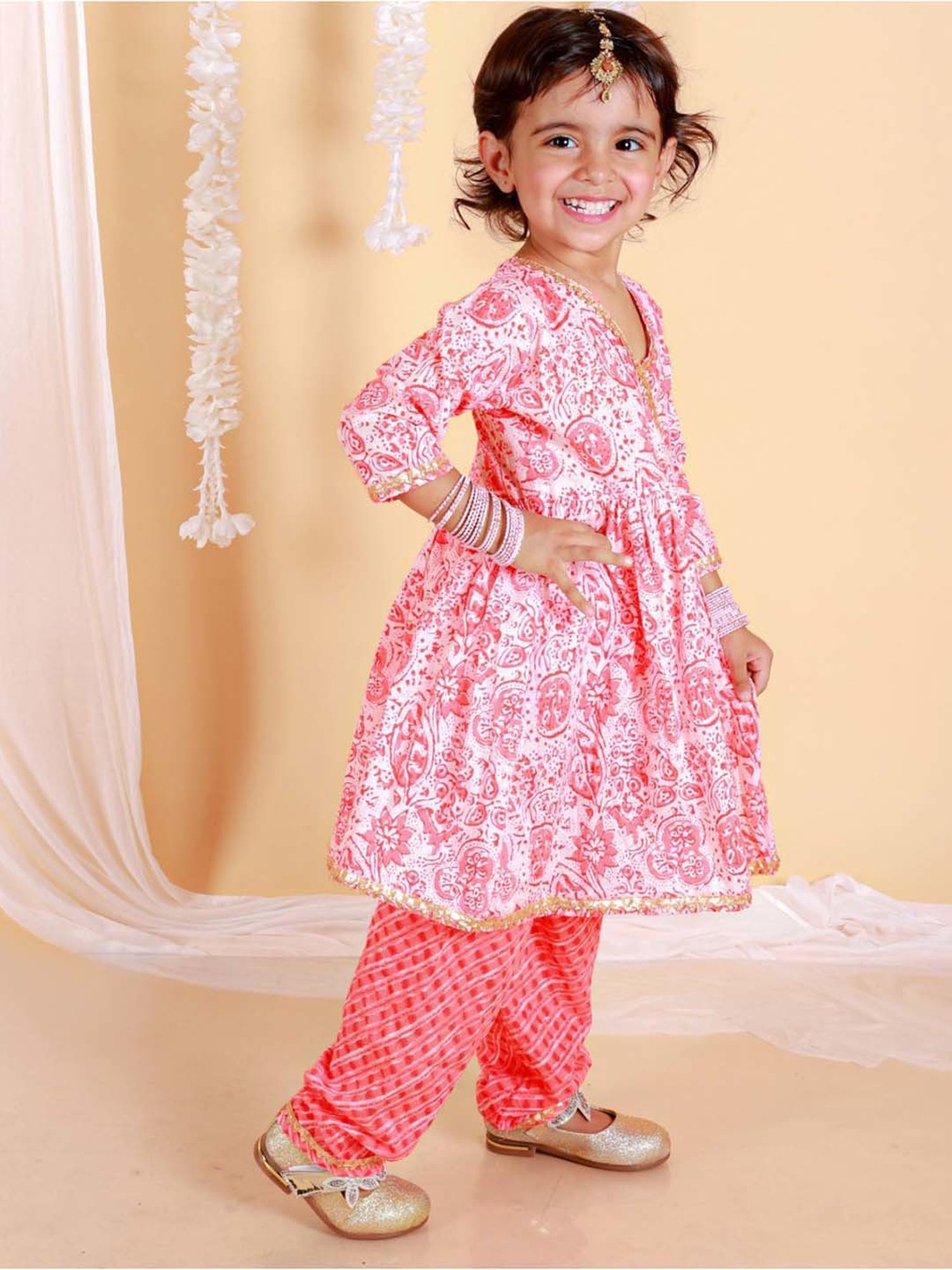 The Mom Store Kids Pink & White Cotton Printed Kurta Set