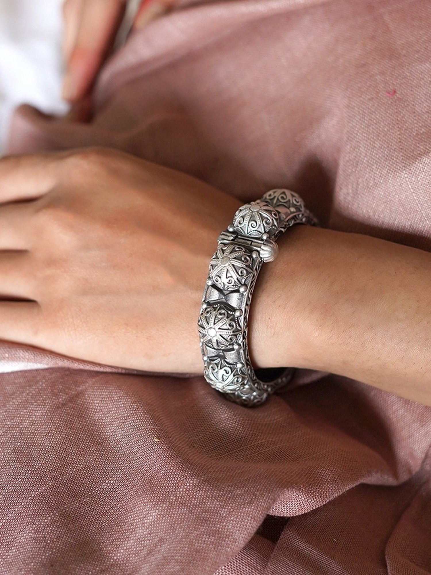 Teejh Ethnic  Avika Silver Oxidized Bangle for Women