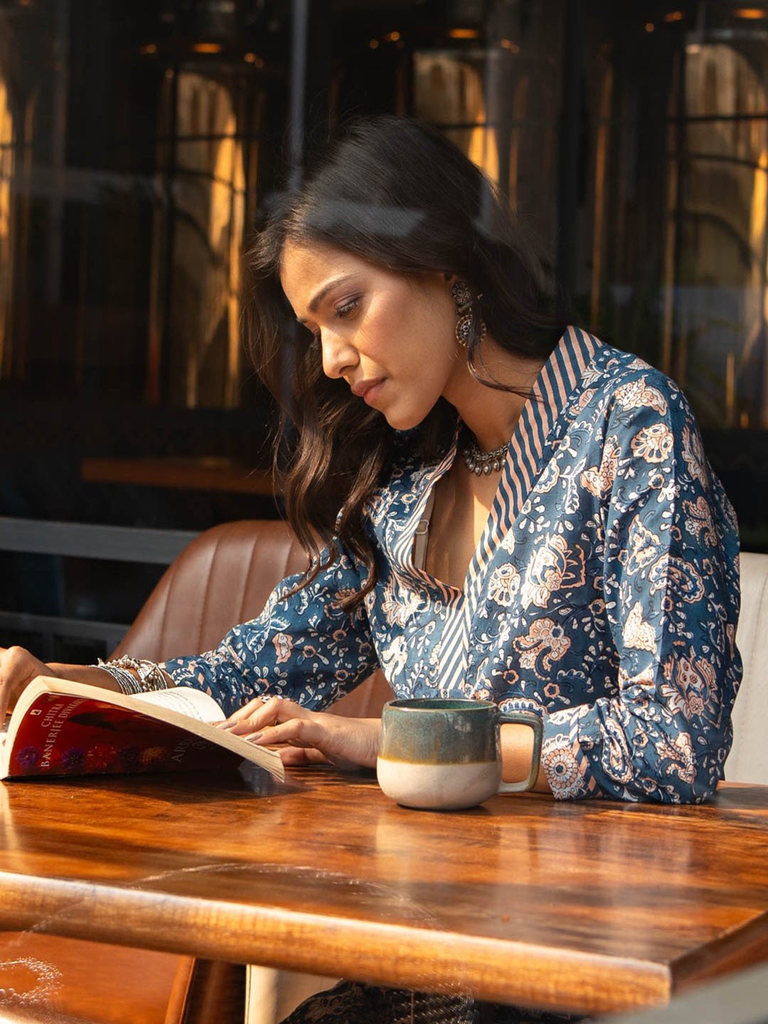 Akiso Blue Block Printed Straight Fit Kurta With Neck And Sleeve Details