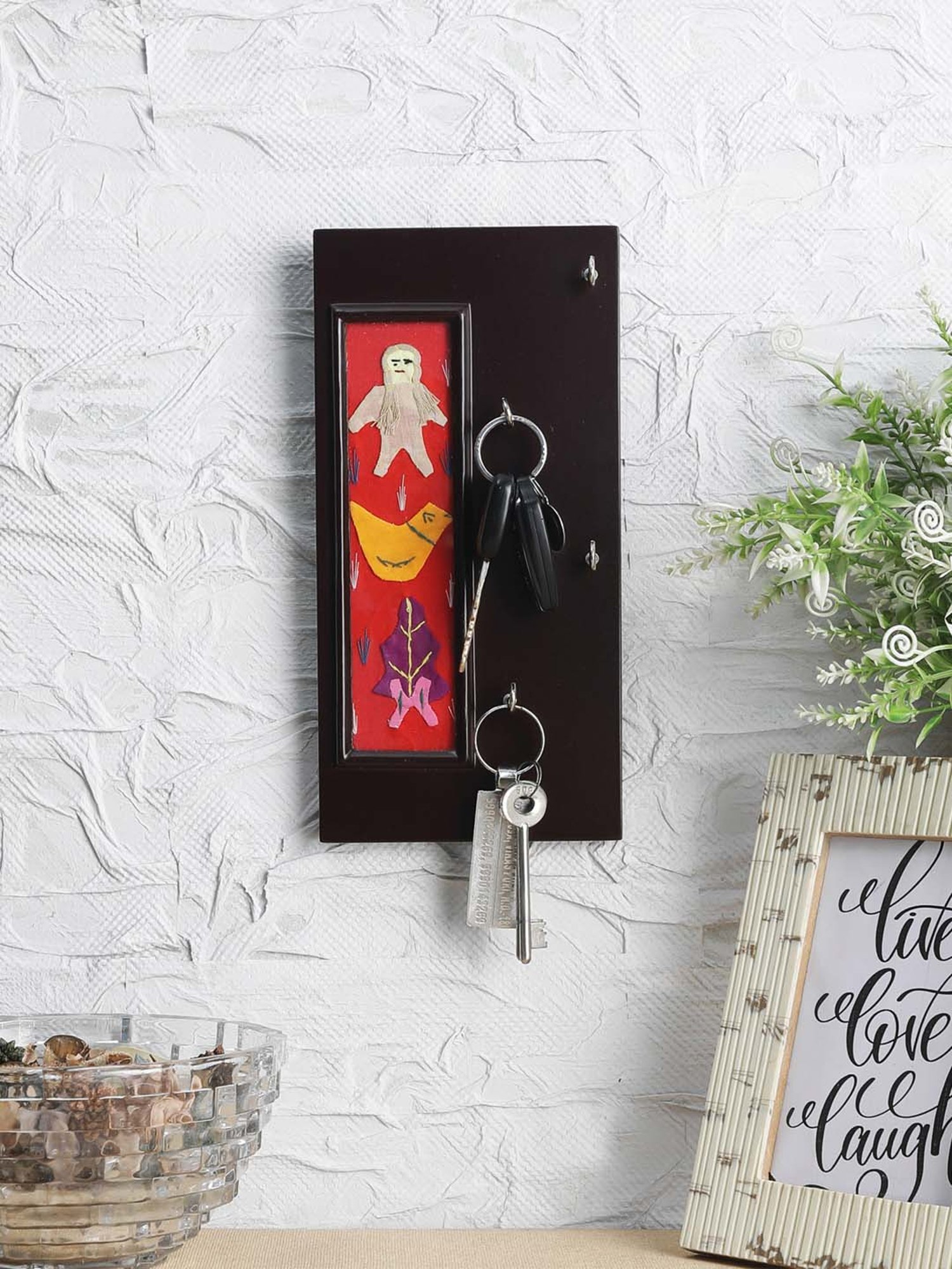 VarEesha Multicolor Wood Sui-Dhaaga Key Holder - Set of 1