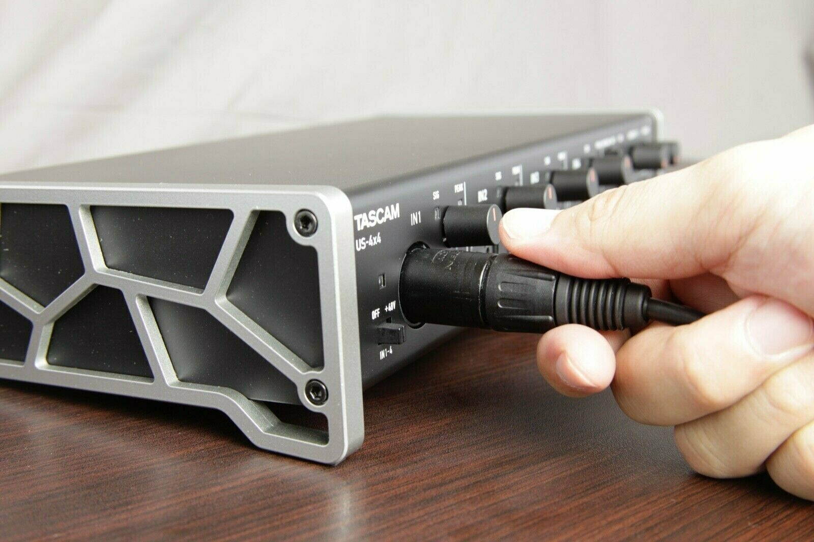 TASCAM US-4x4 USB Audio Interface. W/ 2 XLR Cables and 2 MIC Stand