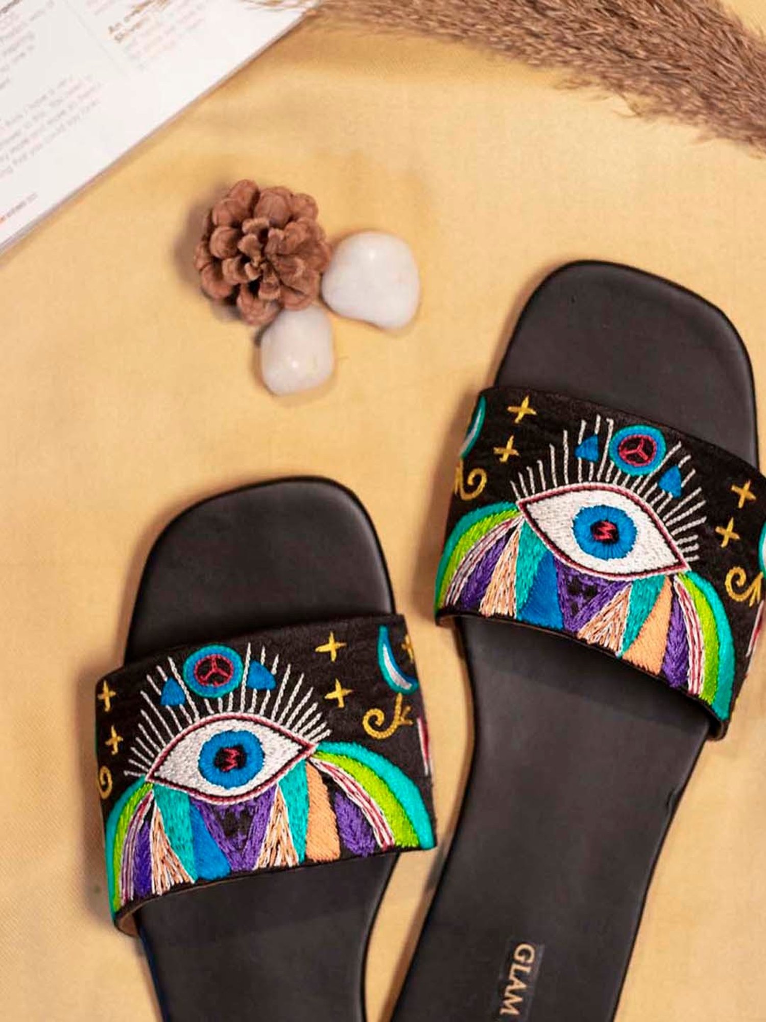 Glam Story Women's Black Ethnic Sandals