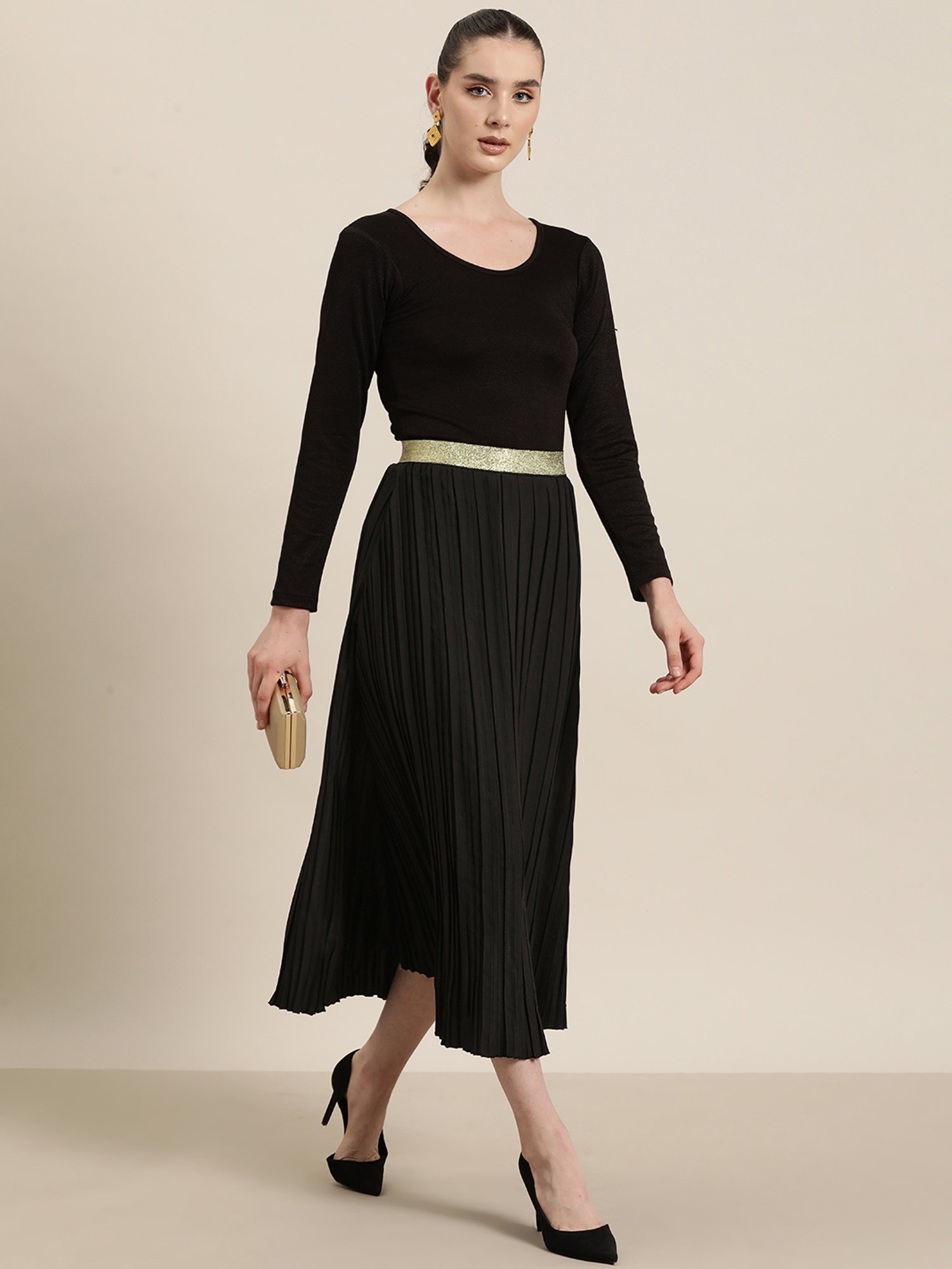 Qurvii Black A-Line Midi Skirt