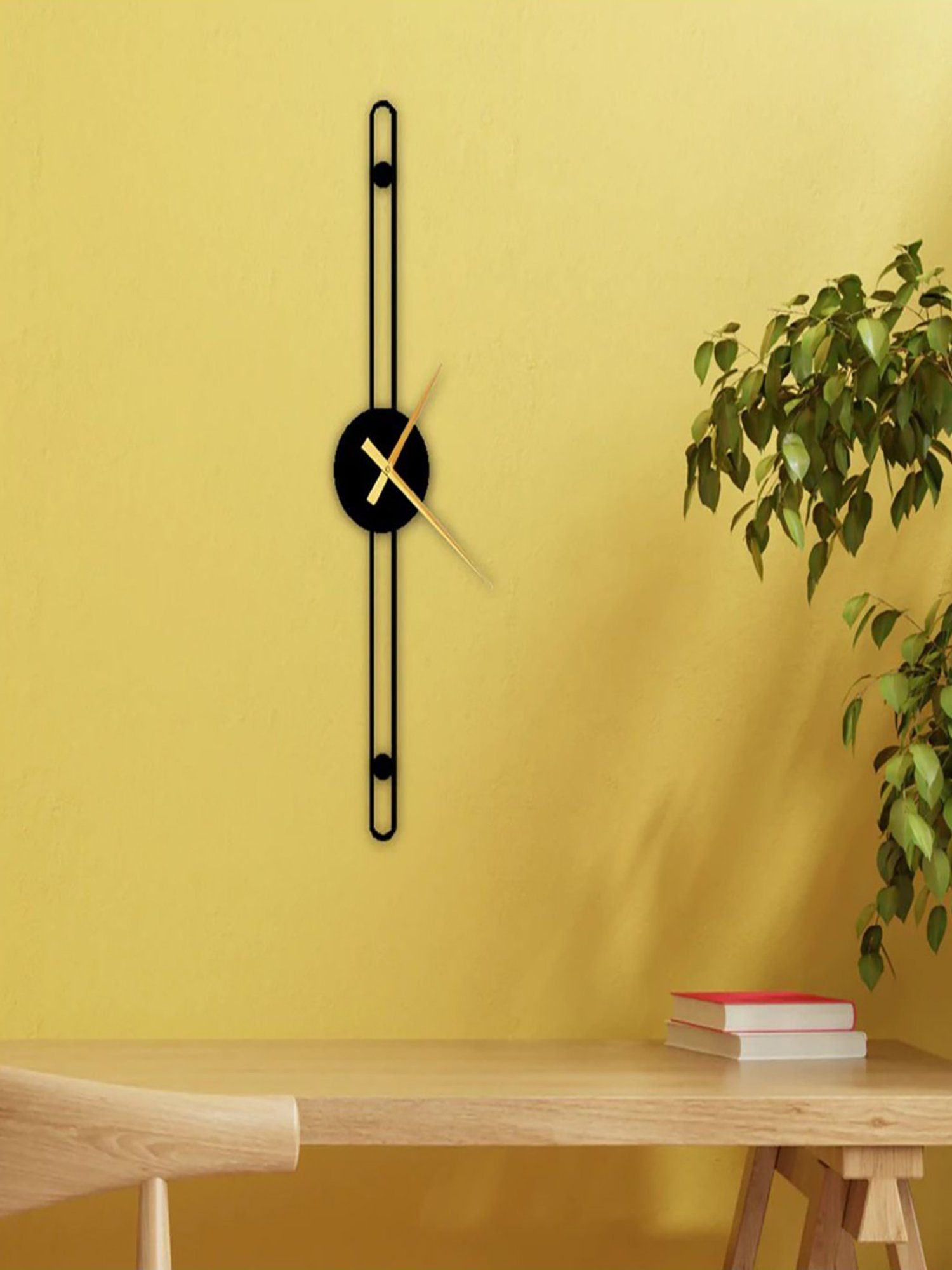 SEIKO classic black plastic wall clock with sweep movement