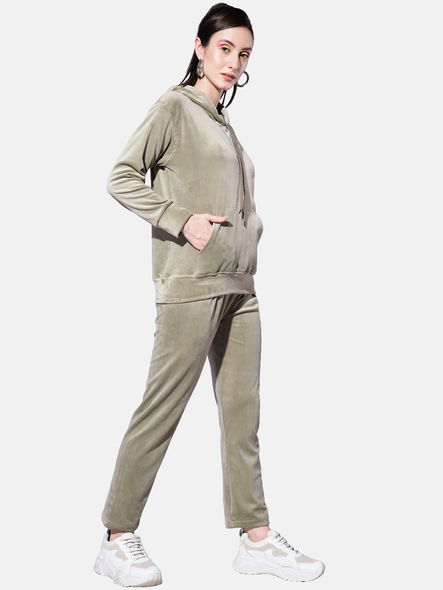 BUYNEWTREND Green Regular Fit Sports Tracksuit