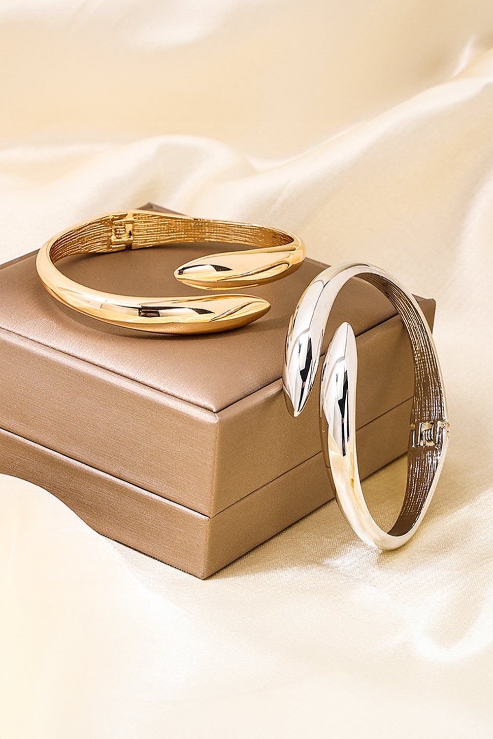 Gold Full Diamond Leather Wide Magnetic Buckle Bracelet