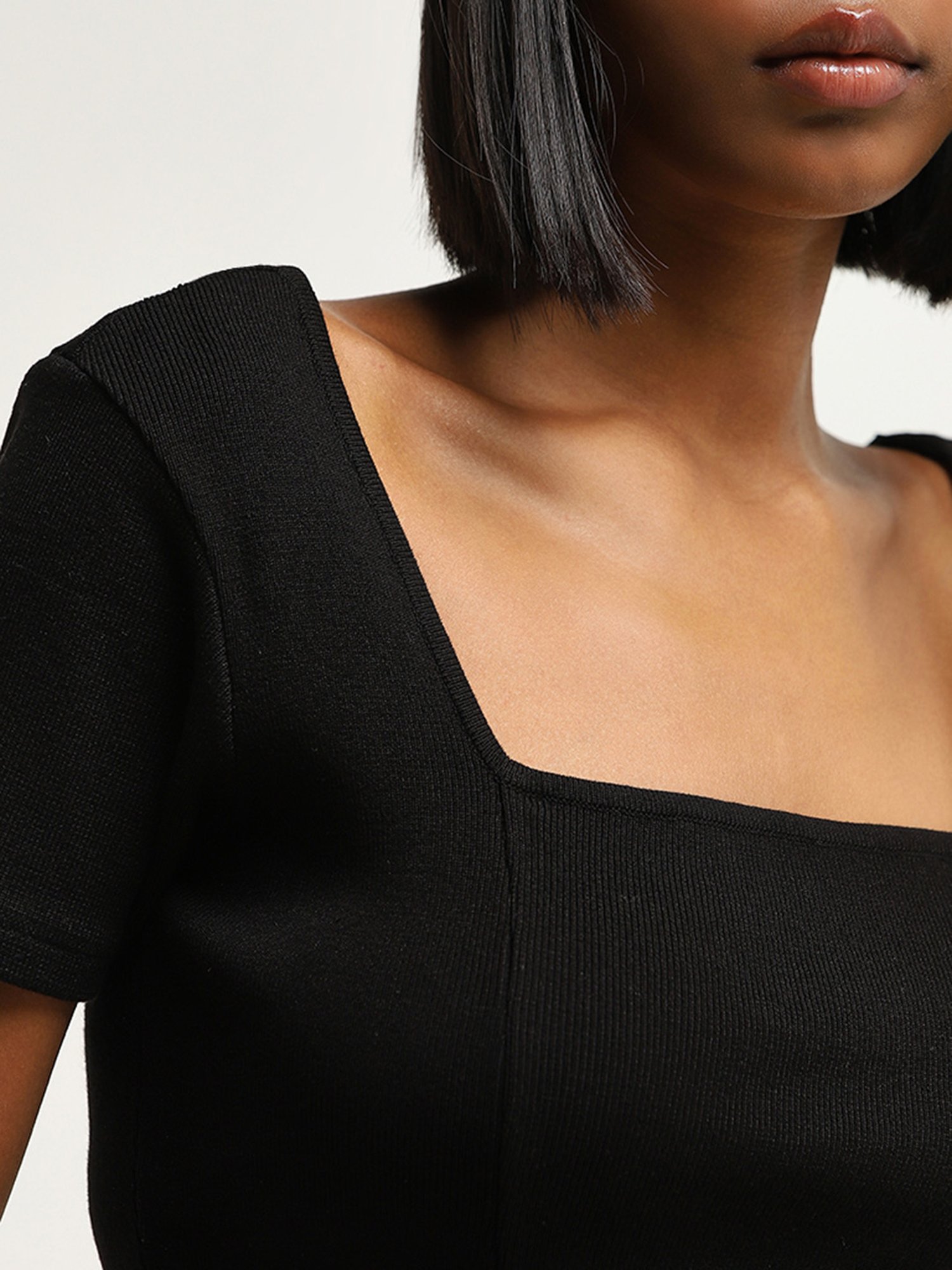 Nuon by Westside Black Seam-Detailed Cropped T-Shirt